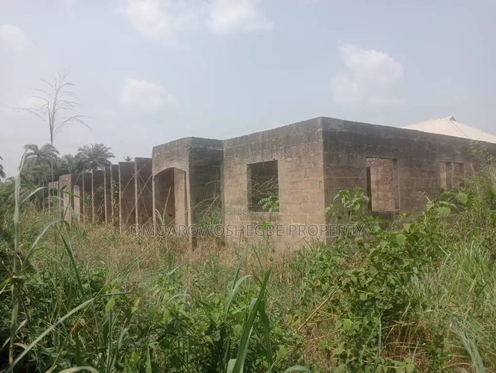 2bdrm Block of Flats in Breeders Estate, Akure for sale in Akure