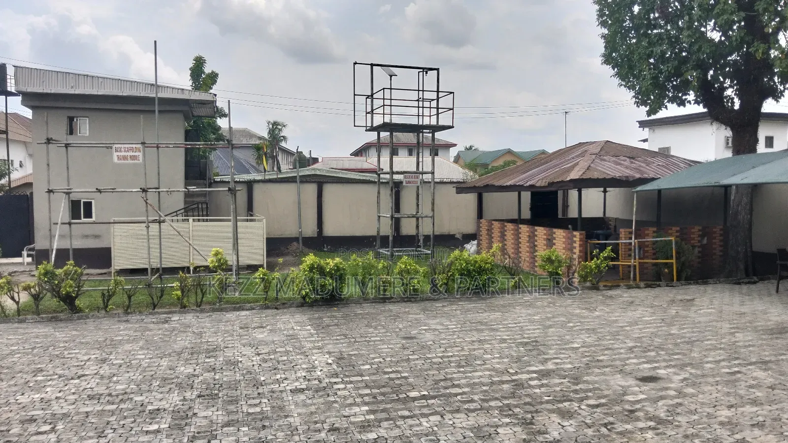 5bdrm Bungalow in Near Yakubu Gowon, Rumuomasi for sale in Rumuomasi