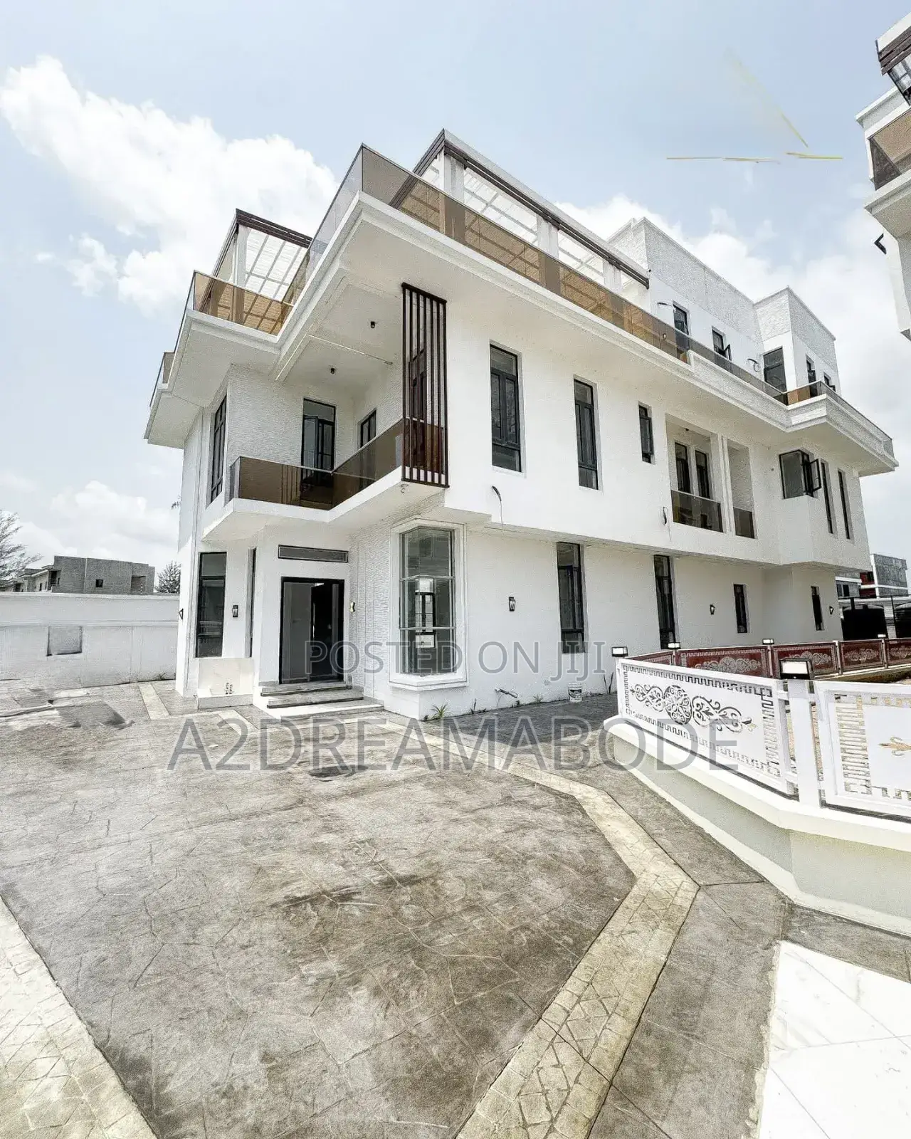5bdrm Duplex In Osapa For Sale in Osapa london