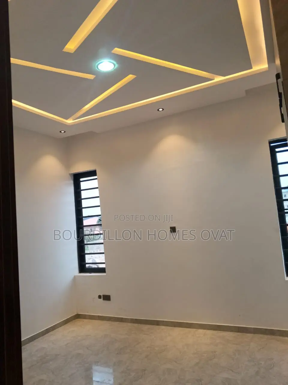 5bdrm Duplex in Ikota for sale in Ikota