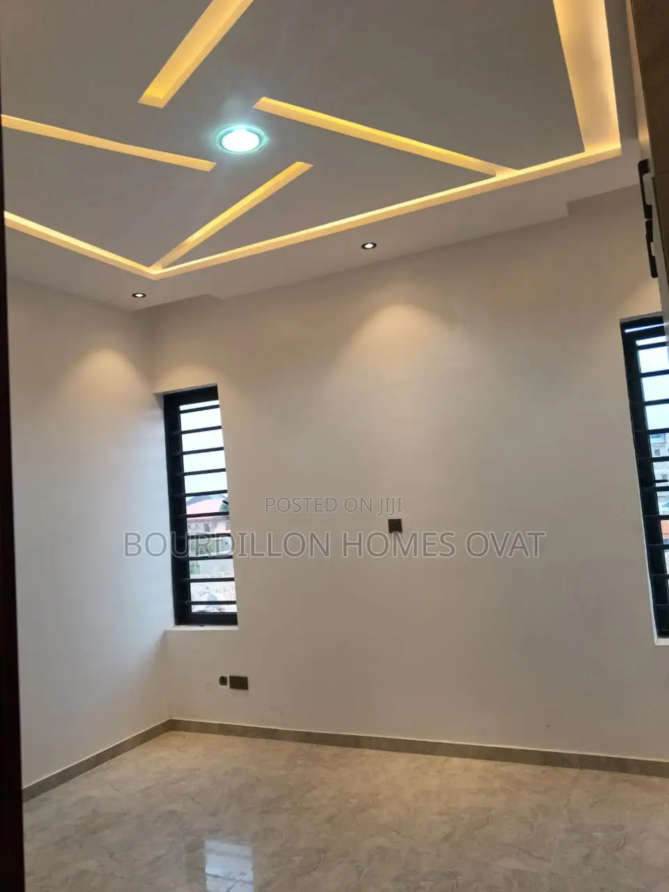 5bdrm Duplex in Ikota for sale in Ikota