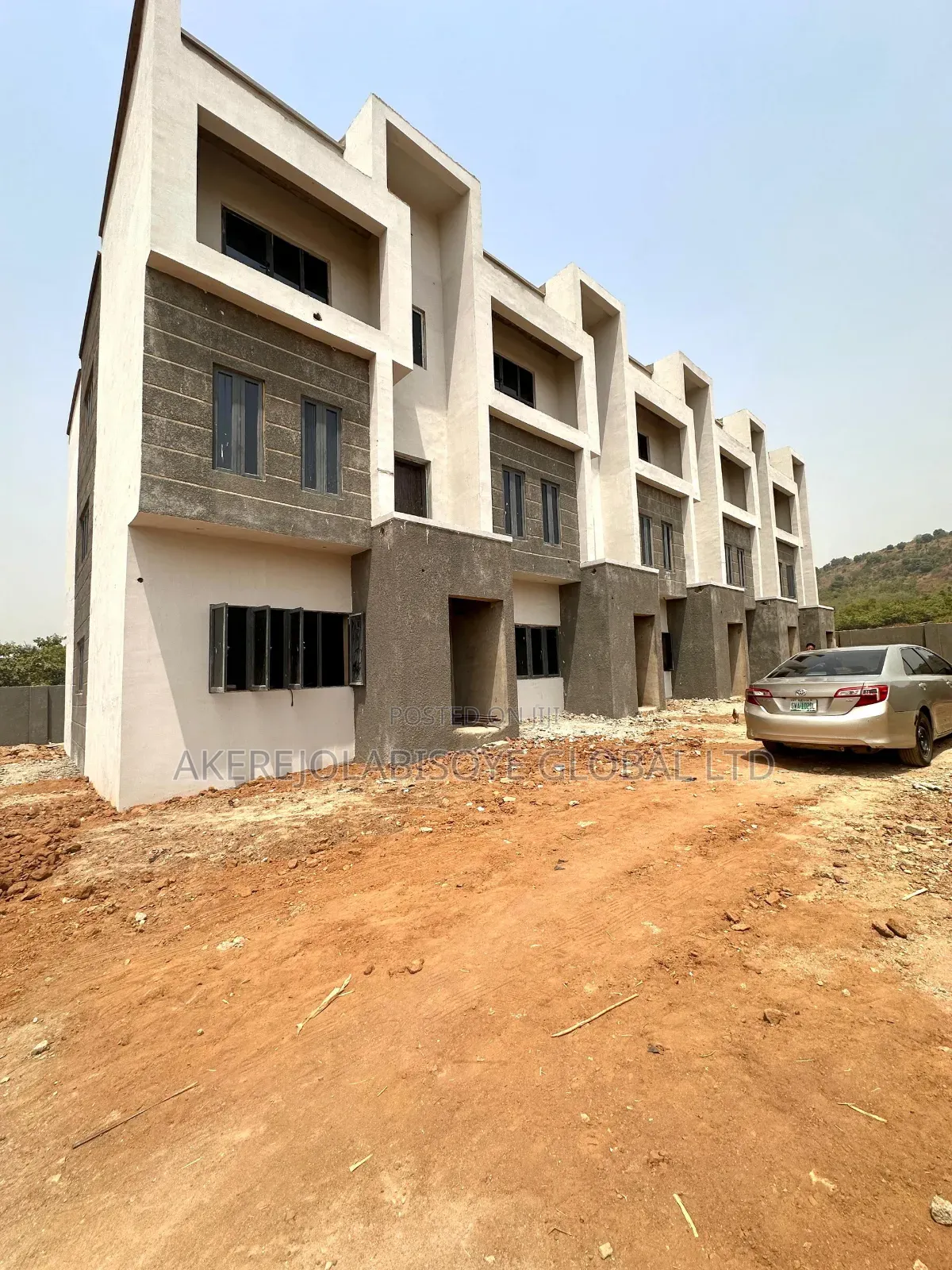 4bdrm Townhouse/Terrace in Before Godab, Life Camp for sale in Life Camp