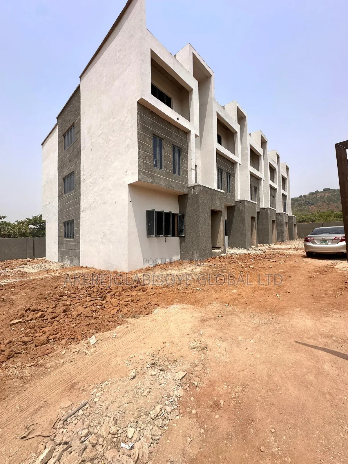 4bdrm Townhouse/Terrace in Before Godab, Life Camp for sale in Life Camp