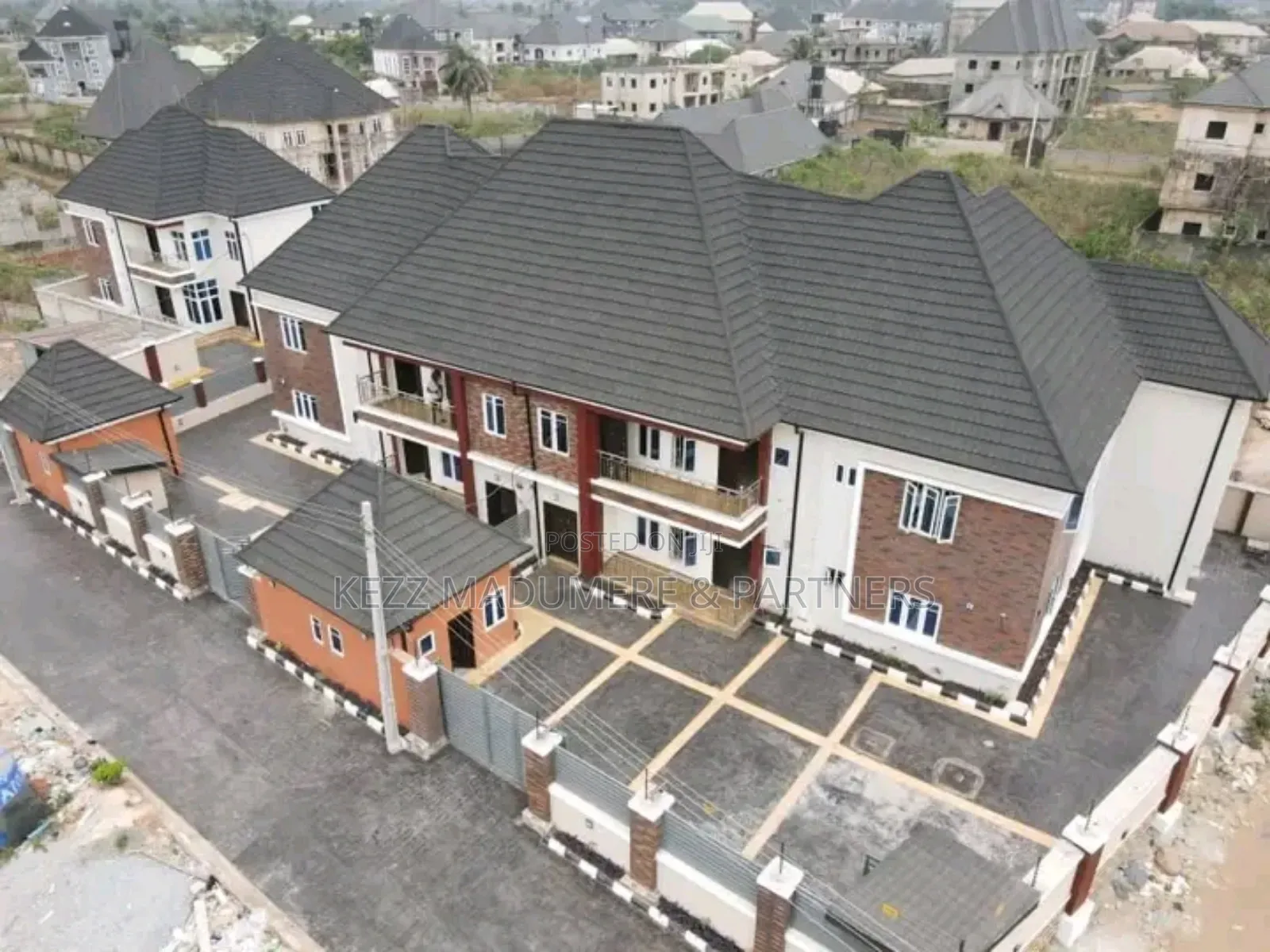 4bdrm Block of Flats in Naze , Owerri ,Imo for sale in Owerri