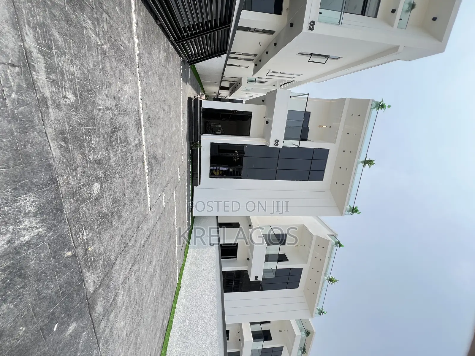 5bdrm Duplex in Chevron for sale in Chevron
