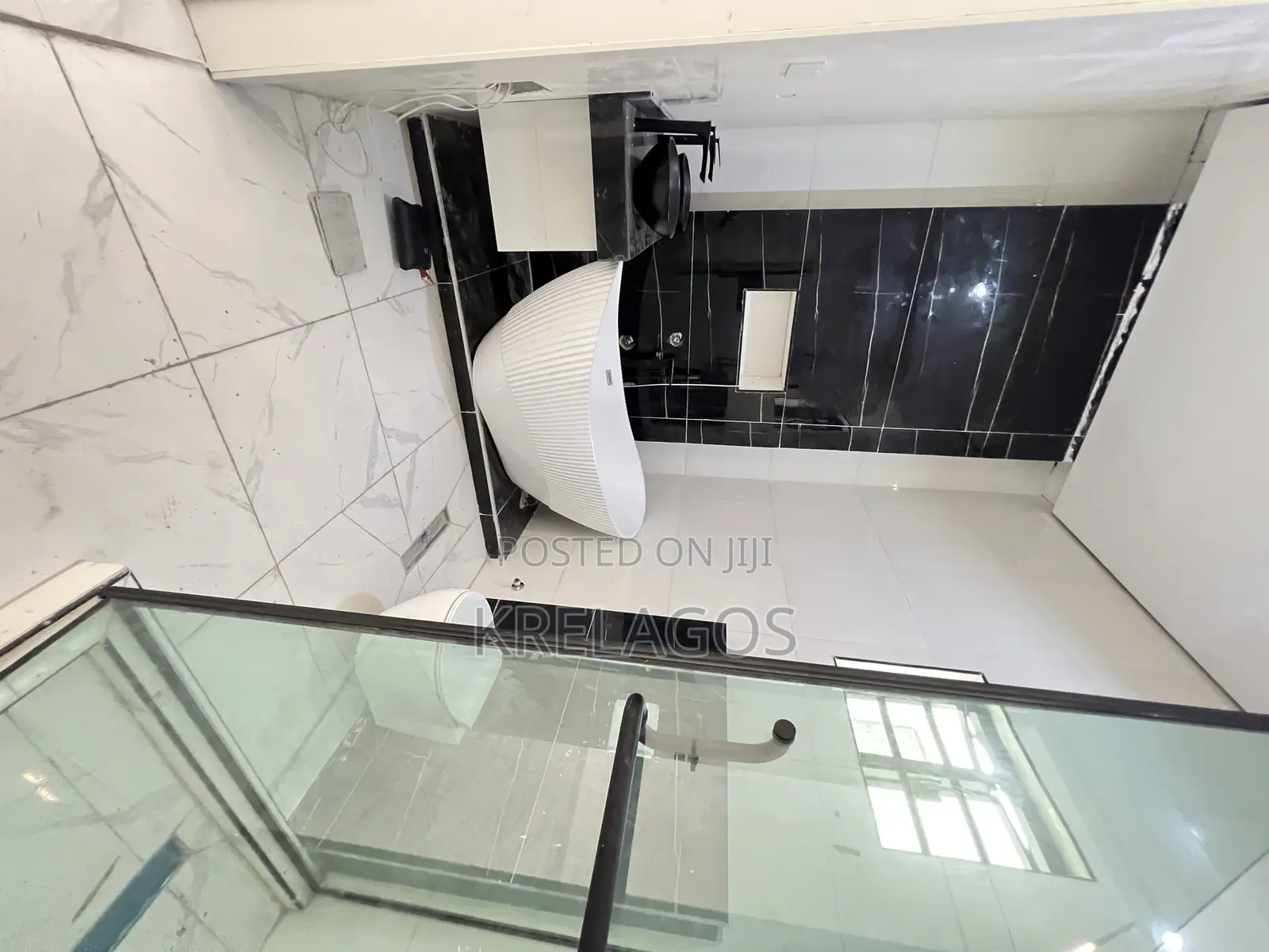 5bdrm Duplex in Chevron for sale in Chevron