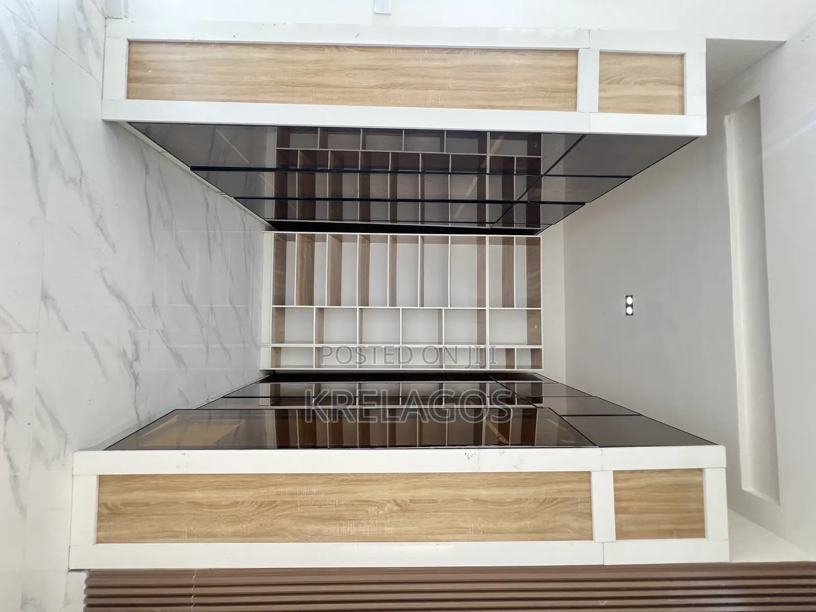 5bdrm Duplex in Chevron for sale in Chevron