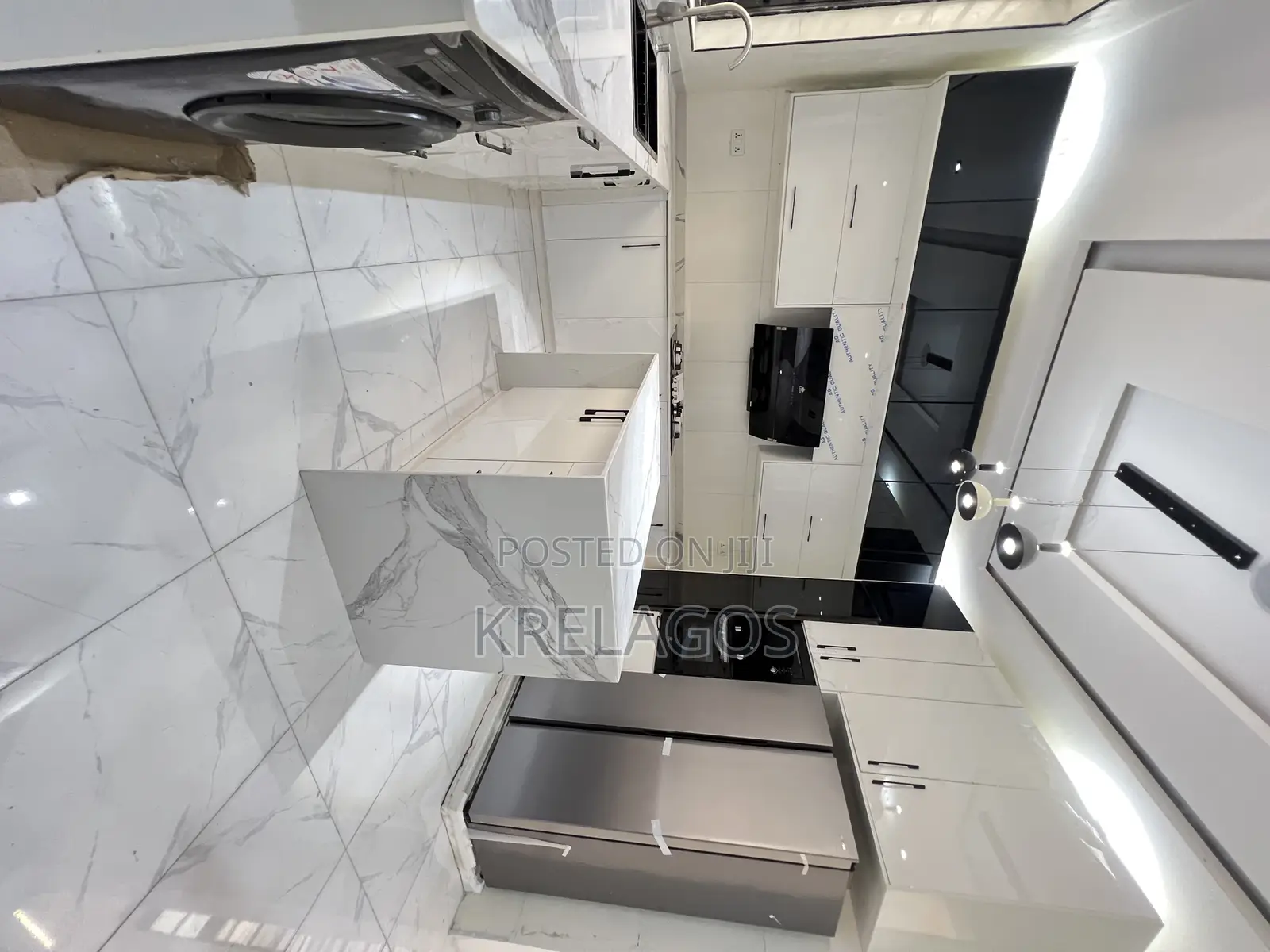 5bdrm Duplex in Chevron for sale in Chevron