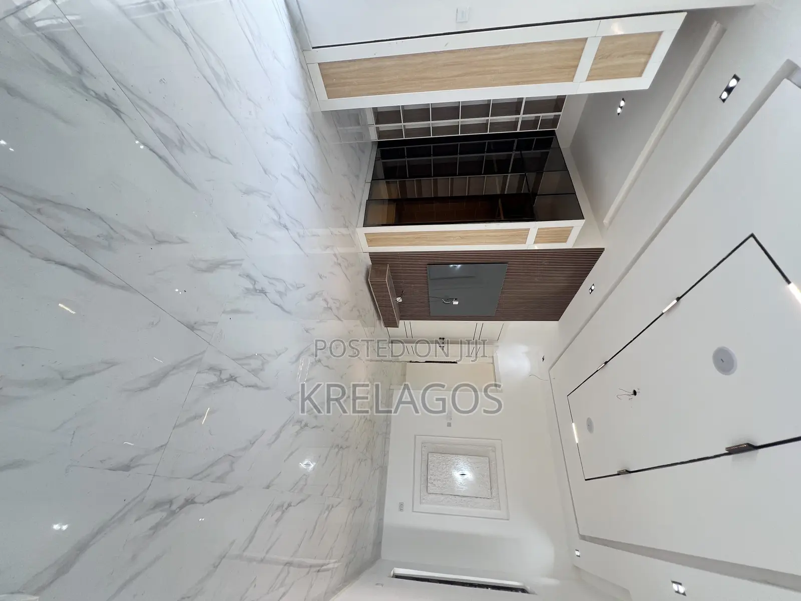 5bdrm Duplex in Chevron for sale in Chevron