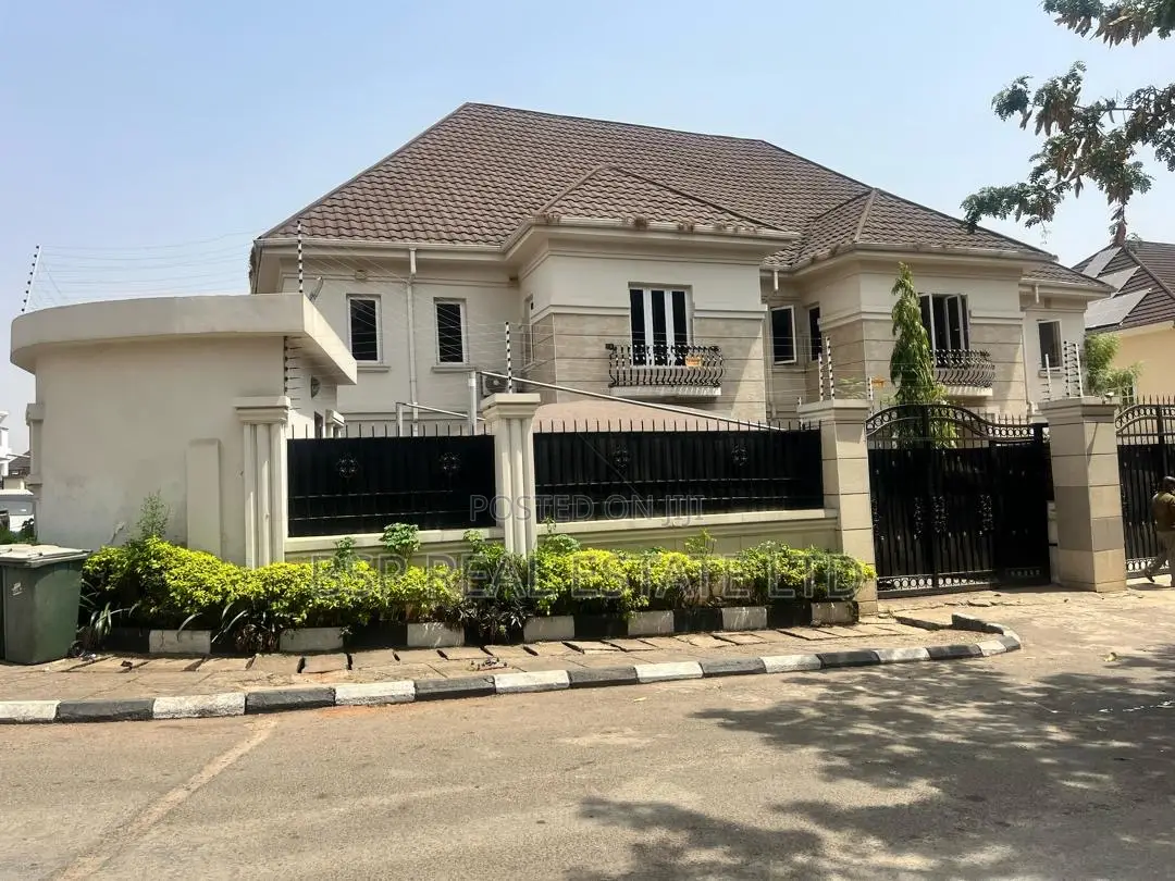 4bdrm Duplex in Maitama for sale in Maitama