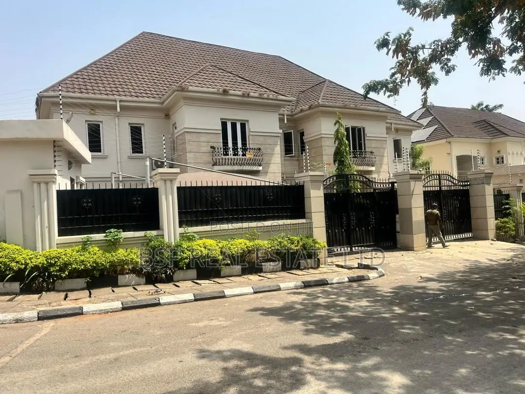 4bdrm Duplex in Maitama for sale in Maitama