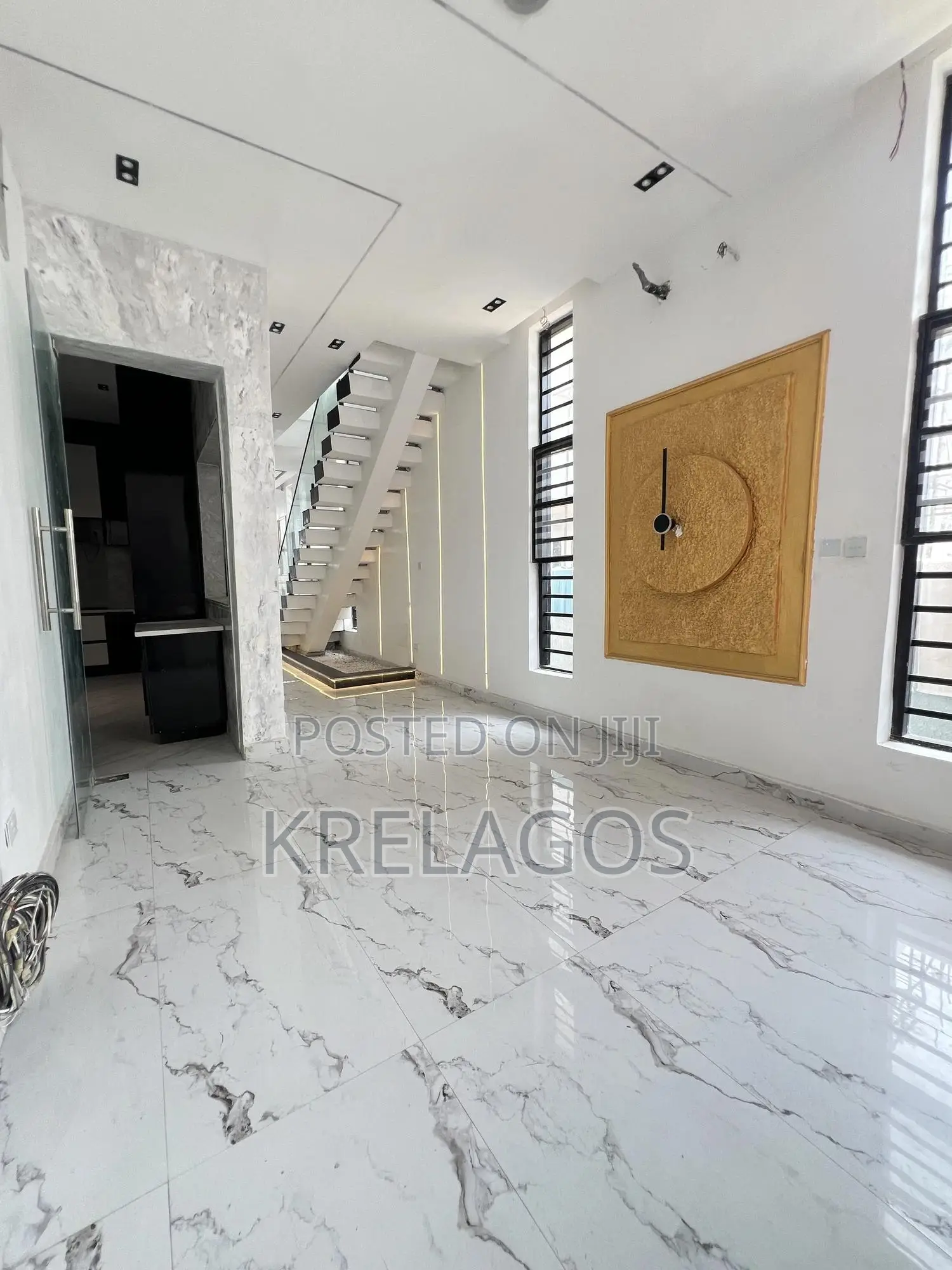 5bdrm Duplex in Chevron for sale in Chevron