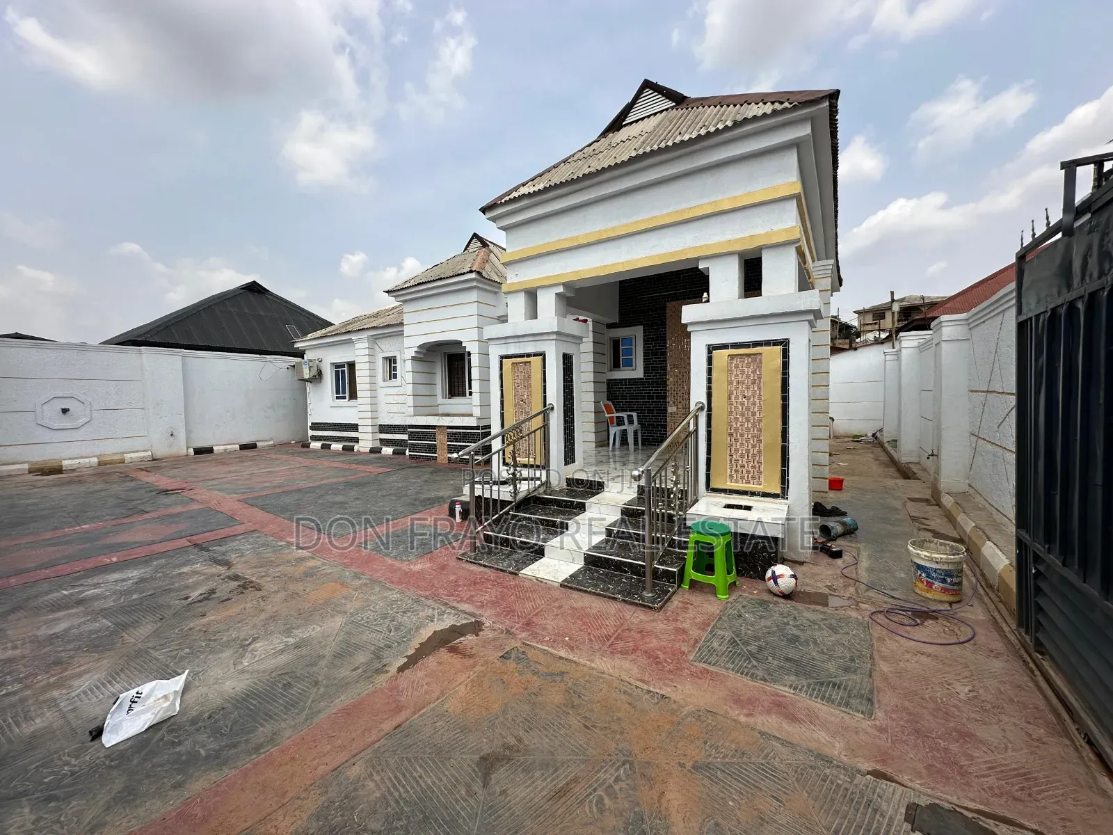 5bdrm Bungalow in Old Ife Road, Ibadan for sale in Ibadan