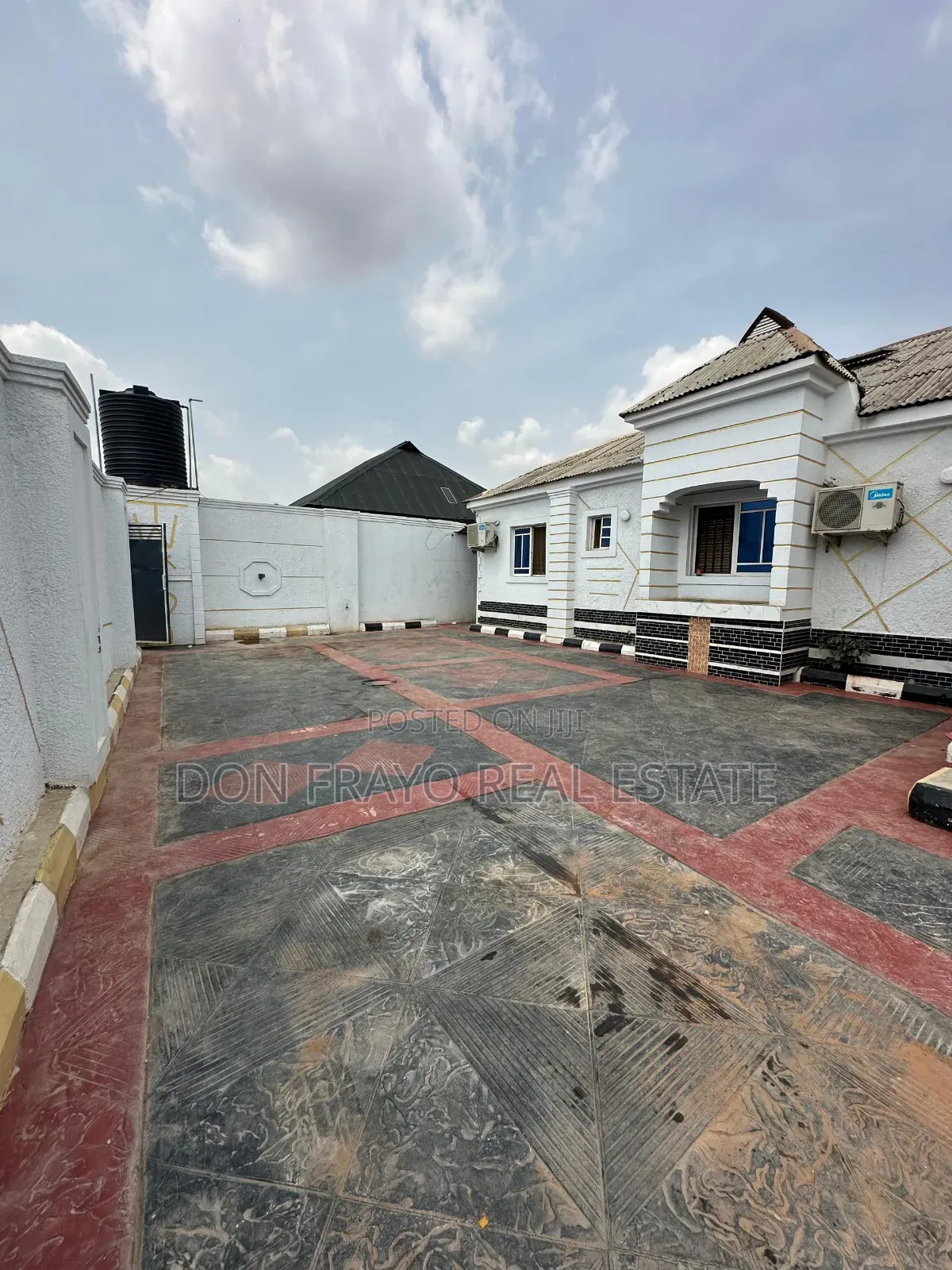 5bdrm Bungalow in Old Ife Road, Ibadan for sale in Ibadan