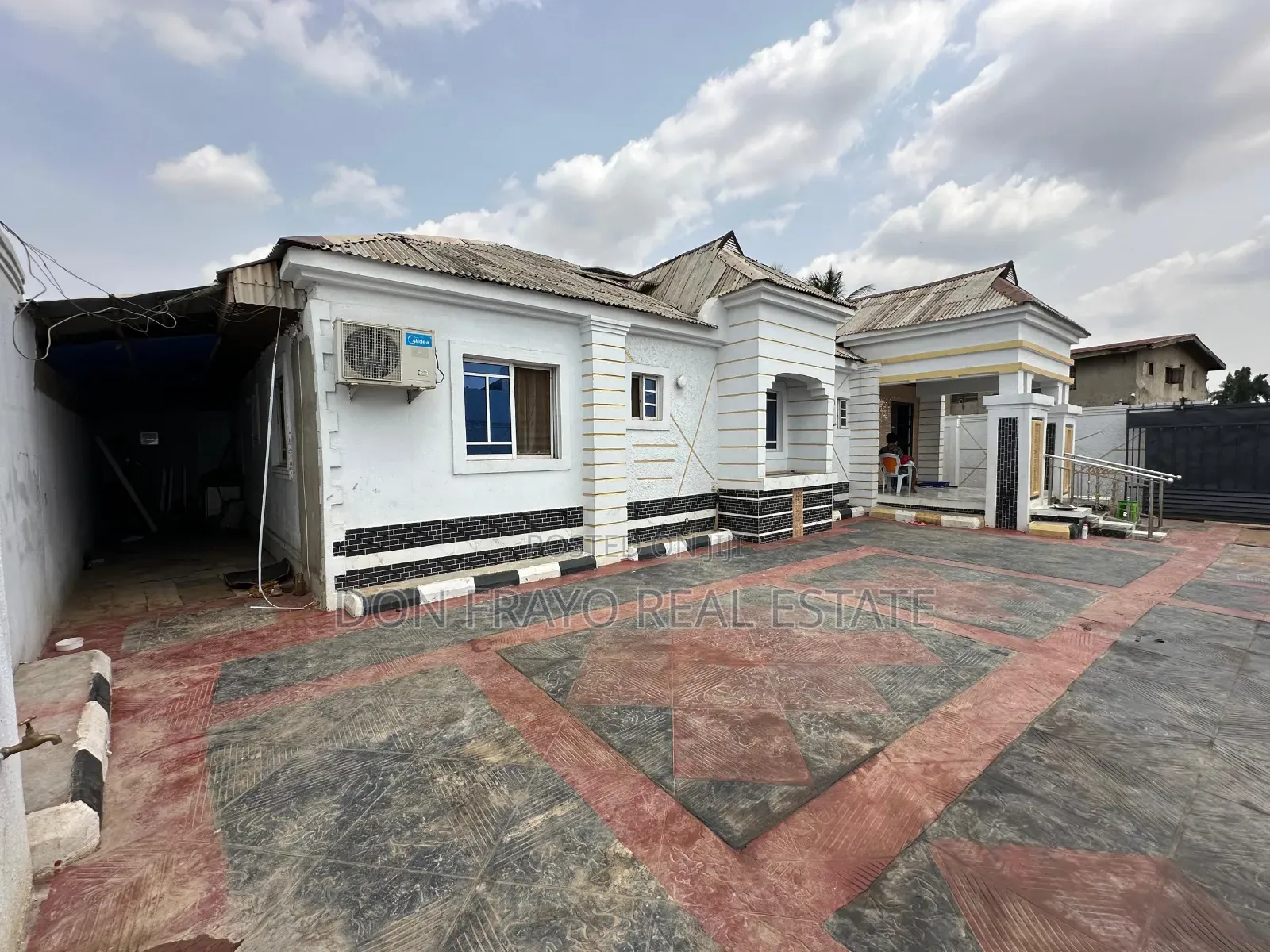 5bdrm Bungalow in Old Ife Road, Ibadan for sale in Ibadan