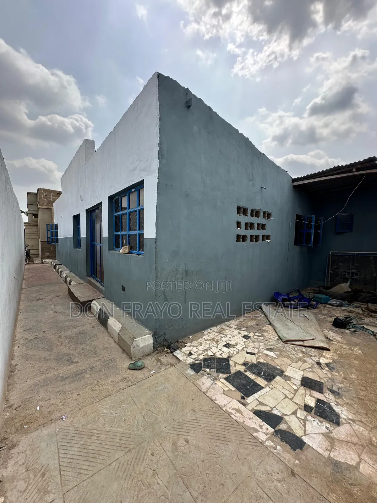 5bdrm Bungalow in Old Ife Road, Ibadan for sale in Ibadan