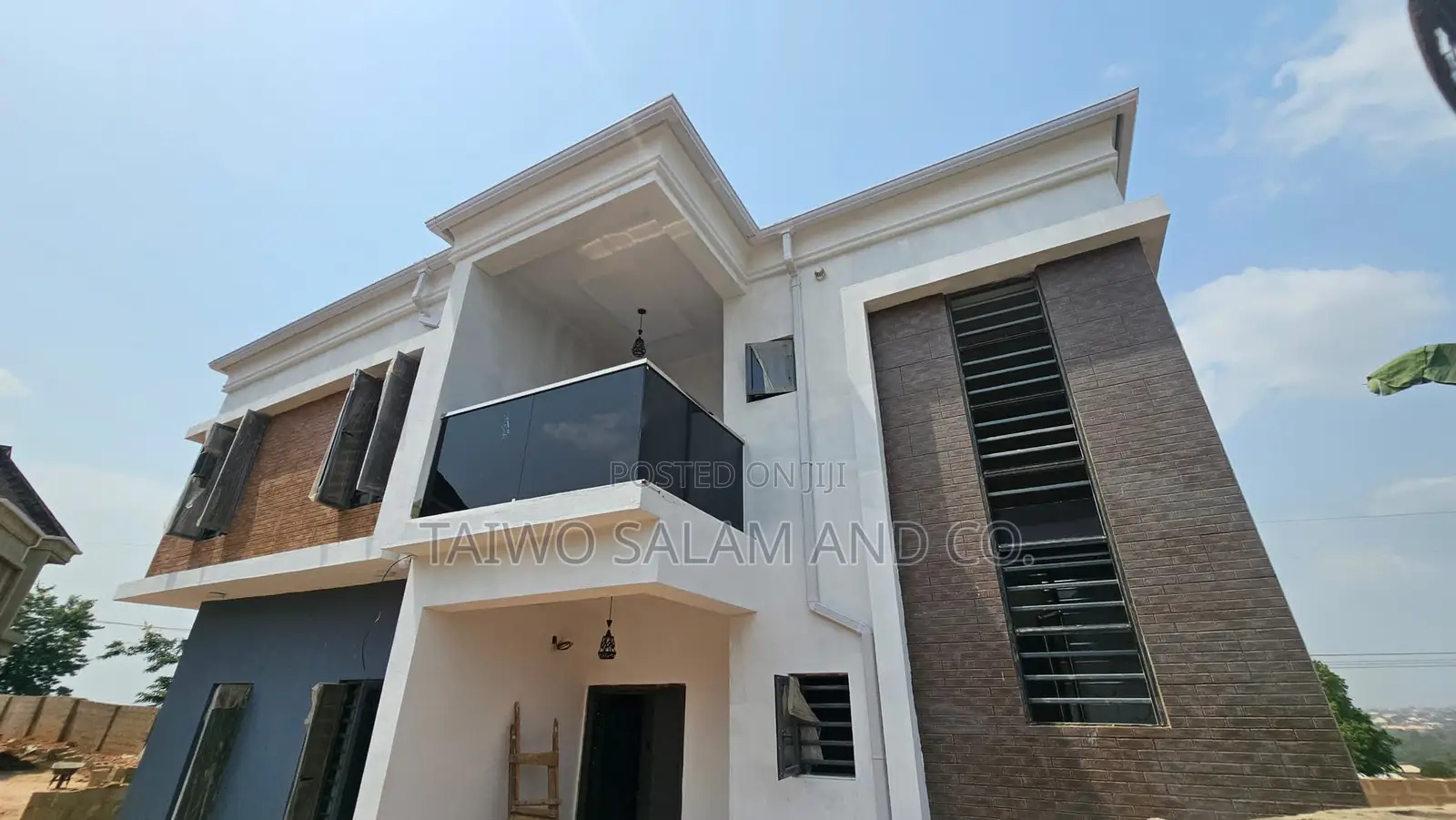 4bdrm Duplex in Jericho for sale in Jericho