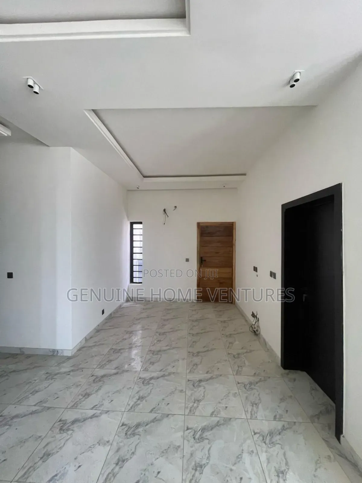 Furnished 5bdrm Duplex in Chevron for sale in Chevron