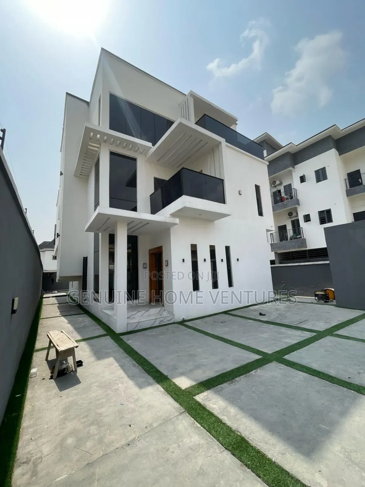 Furnished 5bdrm Duplex in Chevron for sale in Chevron