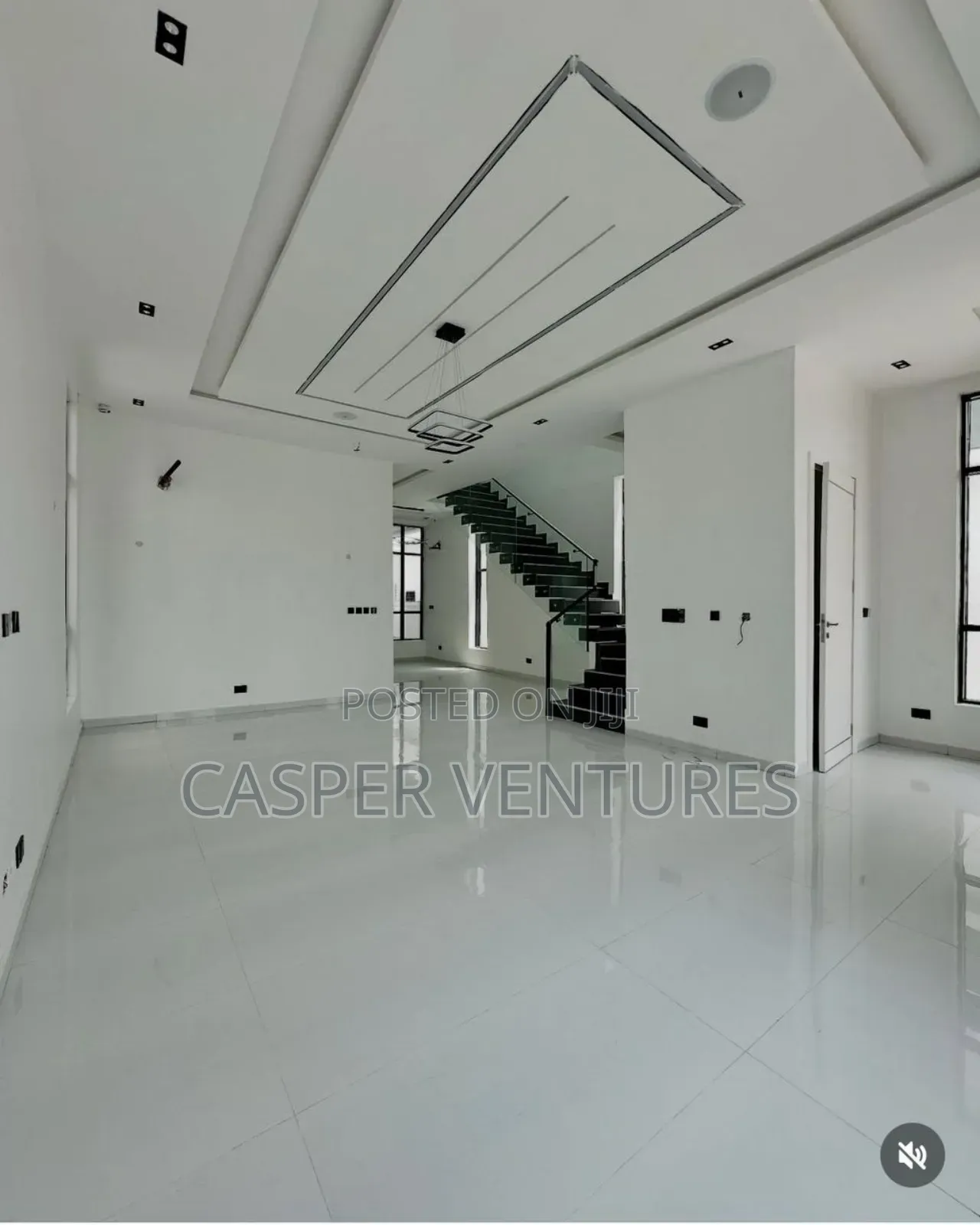 5bdrm Duplex in Chevron for sale in Chevron