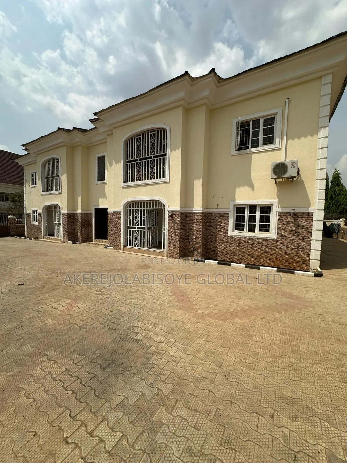 2bdrm Block of Flats in In An Estate Around for rent in Life Camp
