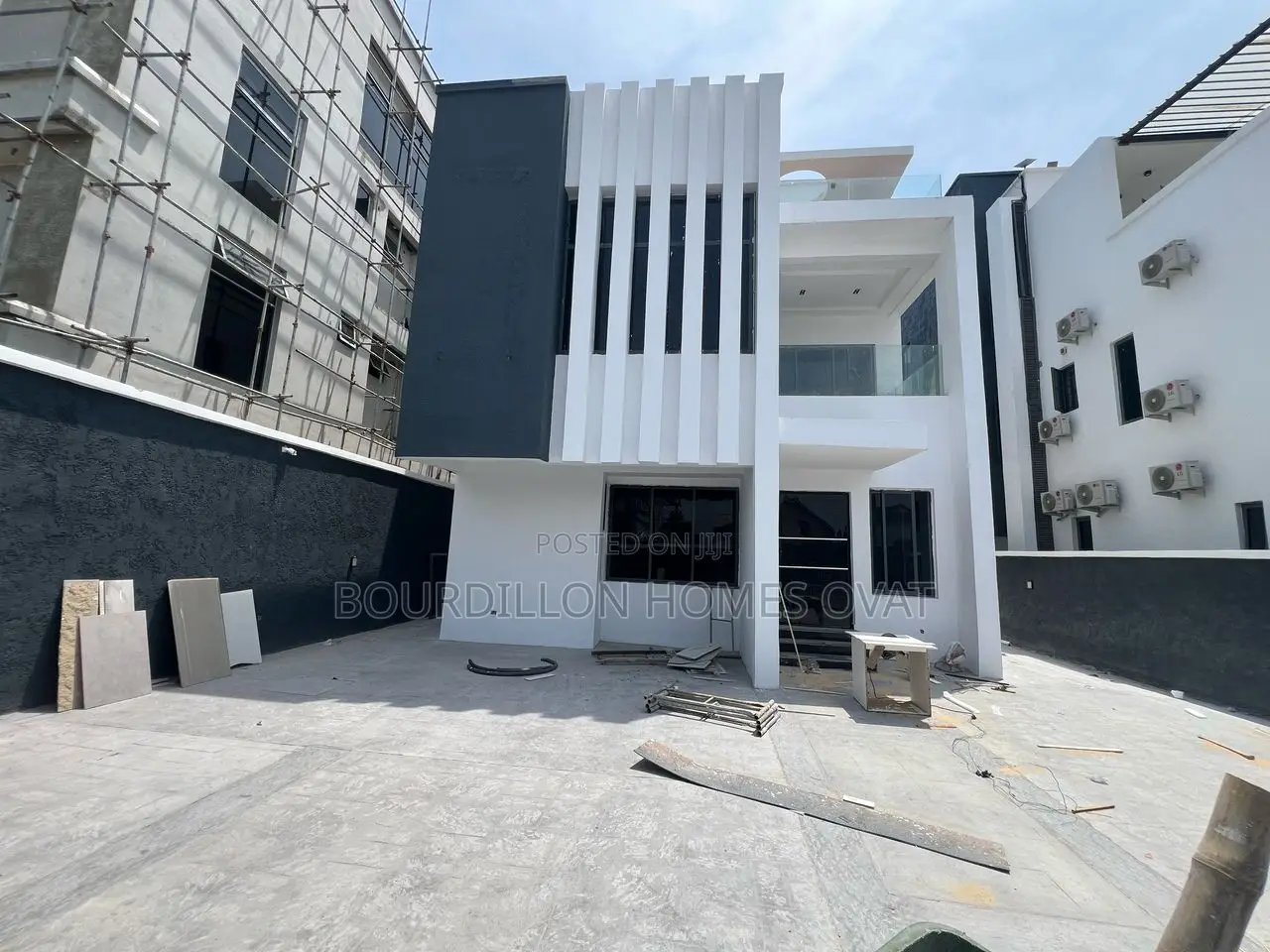 5bdrm Duplex in Lekki Phase 1 for sale in Lekki Phase 1