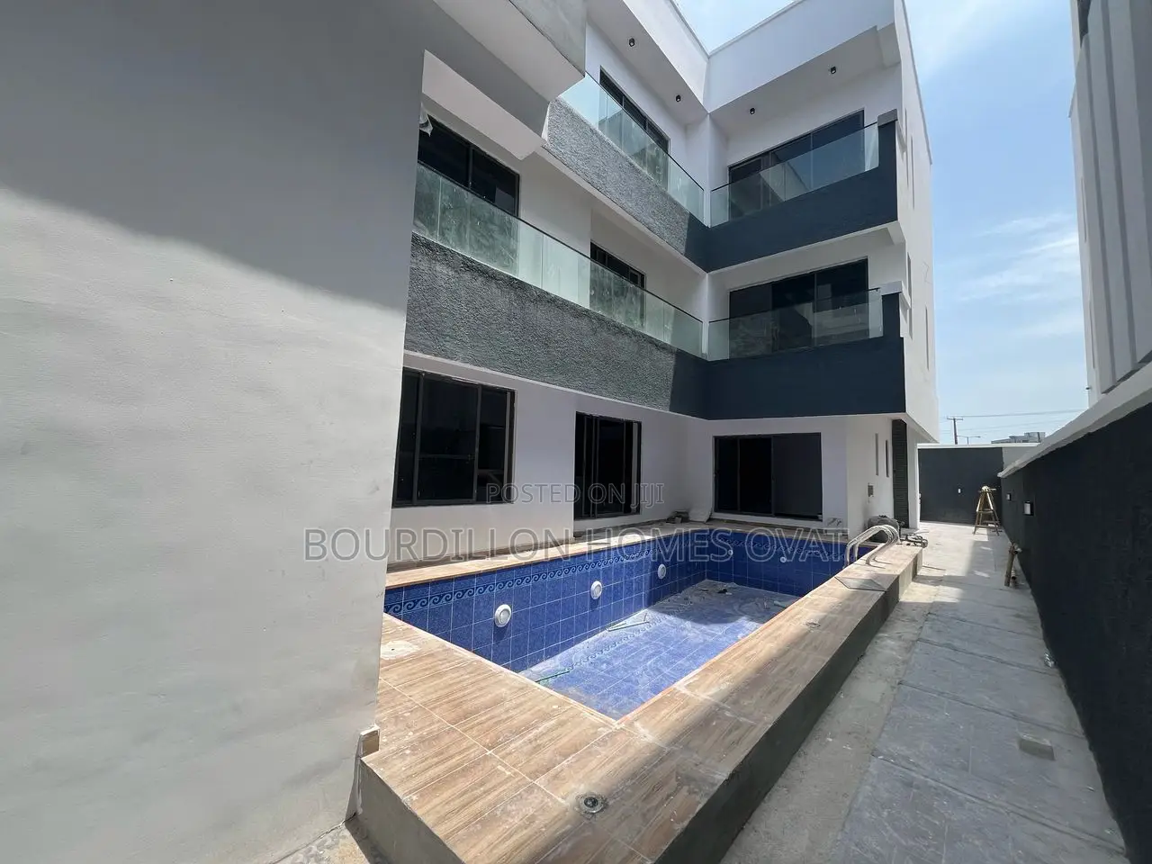 5bdrm Duplex in Lekki Phase 1 for sale in Lekki Phase 1