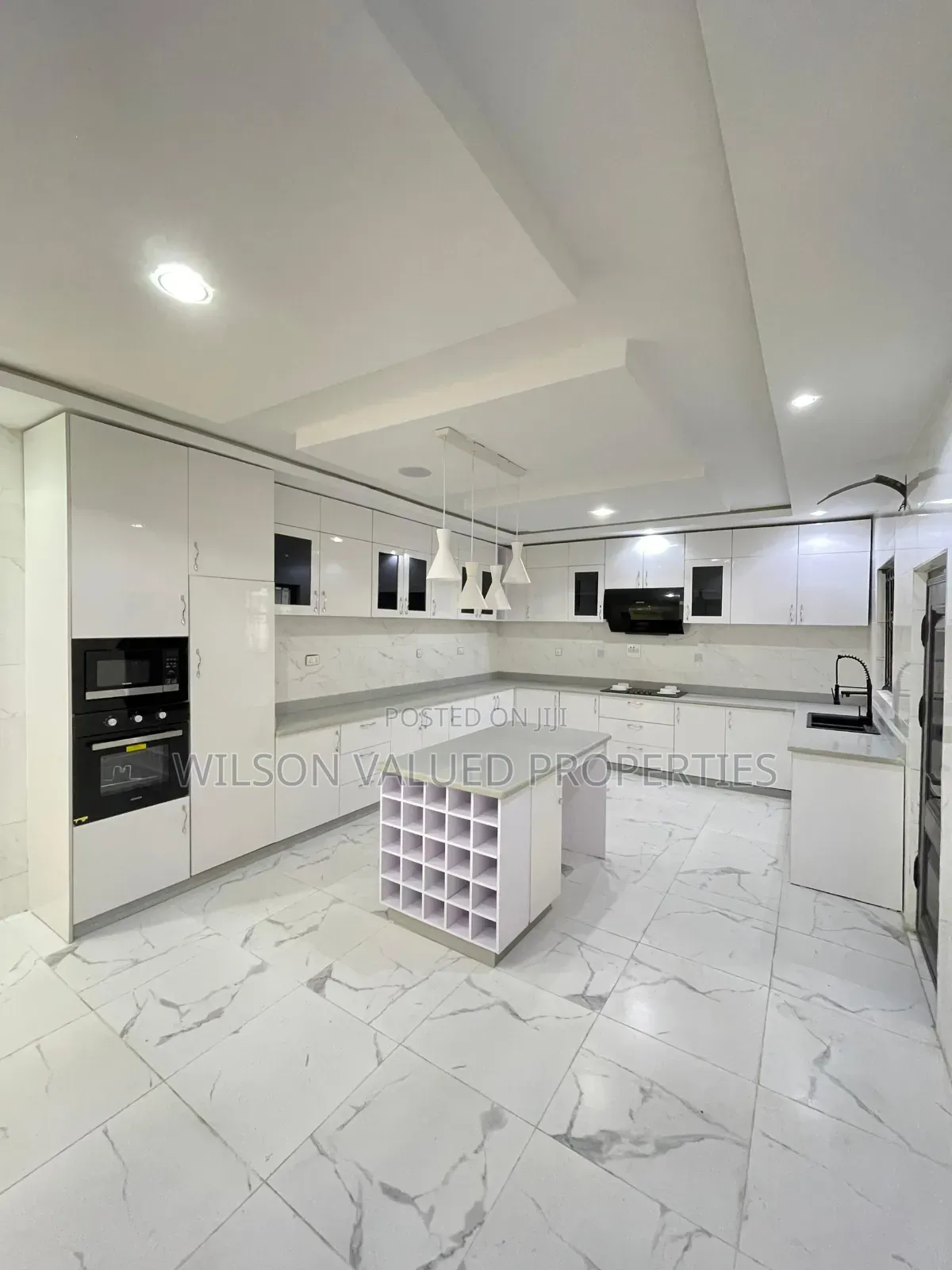 5bdrm Duplex In Ajah For Sale in Ajah