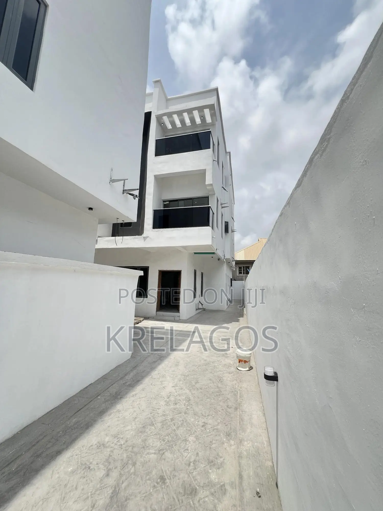 5bdrm Duplex in Ologolo for sale in Ologolo