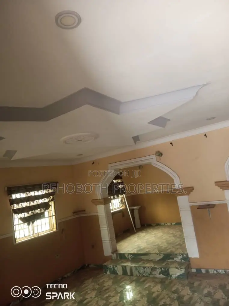 3bdrm Bungalow in New Land Elebu, Ibadan for sale in Ibadan