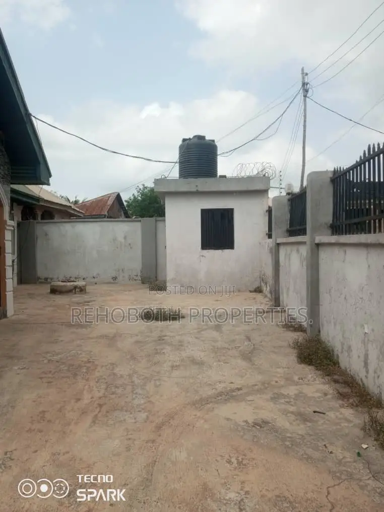 3bdrm Bungalow in New Land Elebu, Ibadan for sale in Ibadan