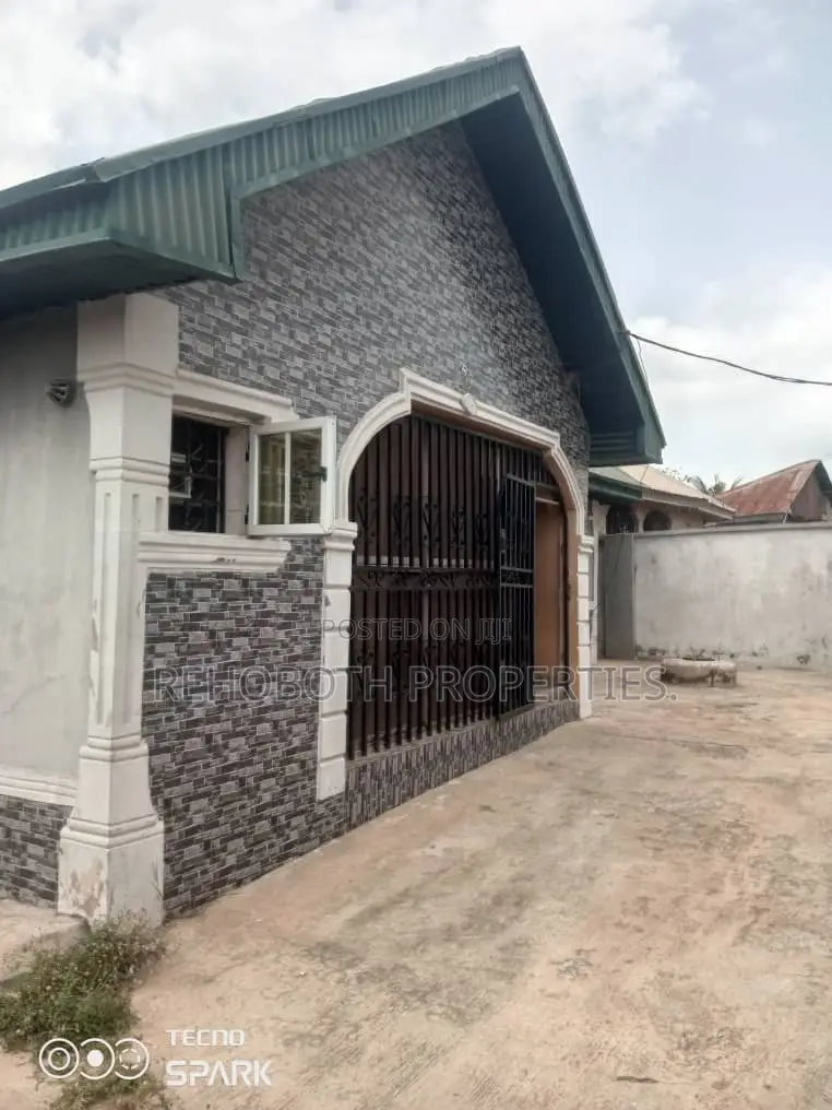 3bdrm Bungalow in New Land Elebu, Ibadan for sale in Ibadan
