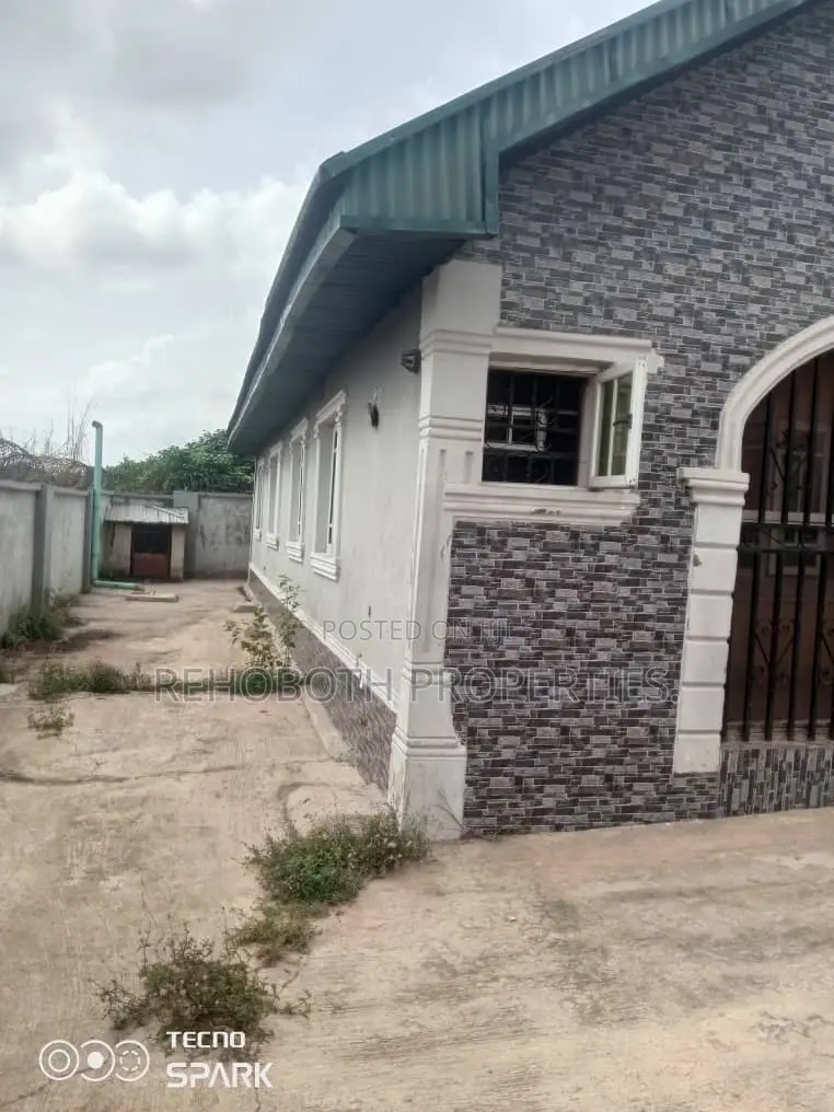 3bdrm Bungalow in New Land Elebu, Ibadan for sale in Ibadan