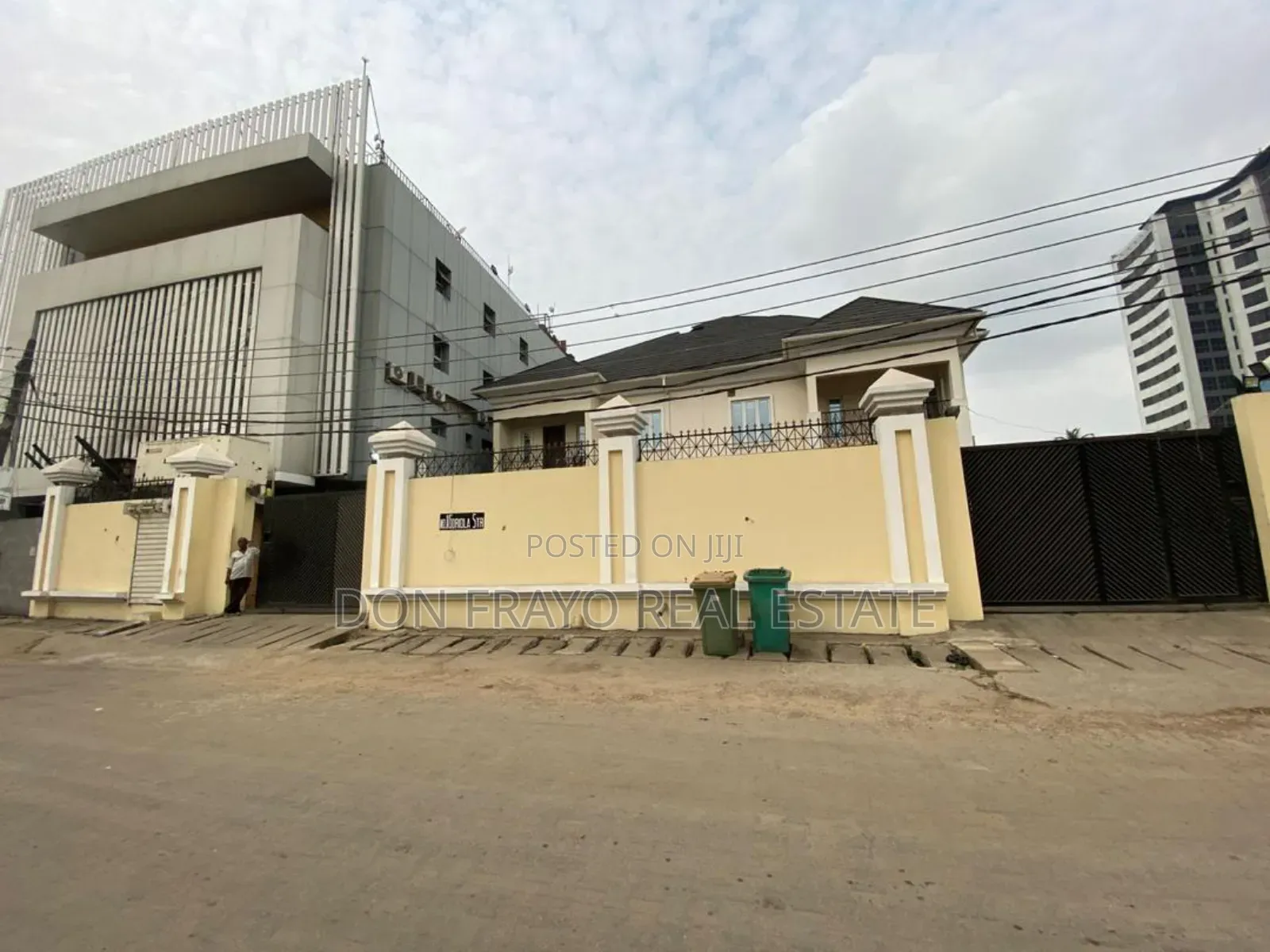 16bdrm Townhouse/Terrace in Off Adeola Odeku, Victoria Island for sale in Victoria Island