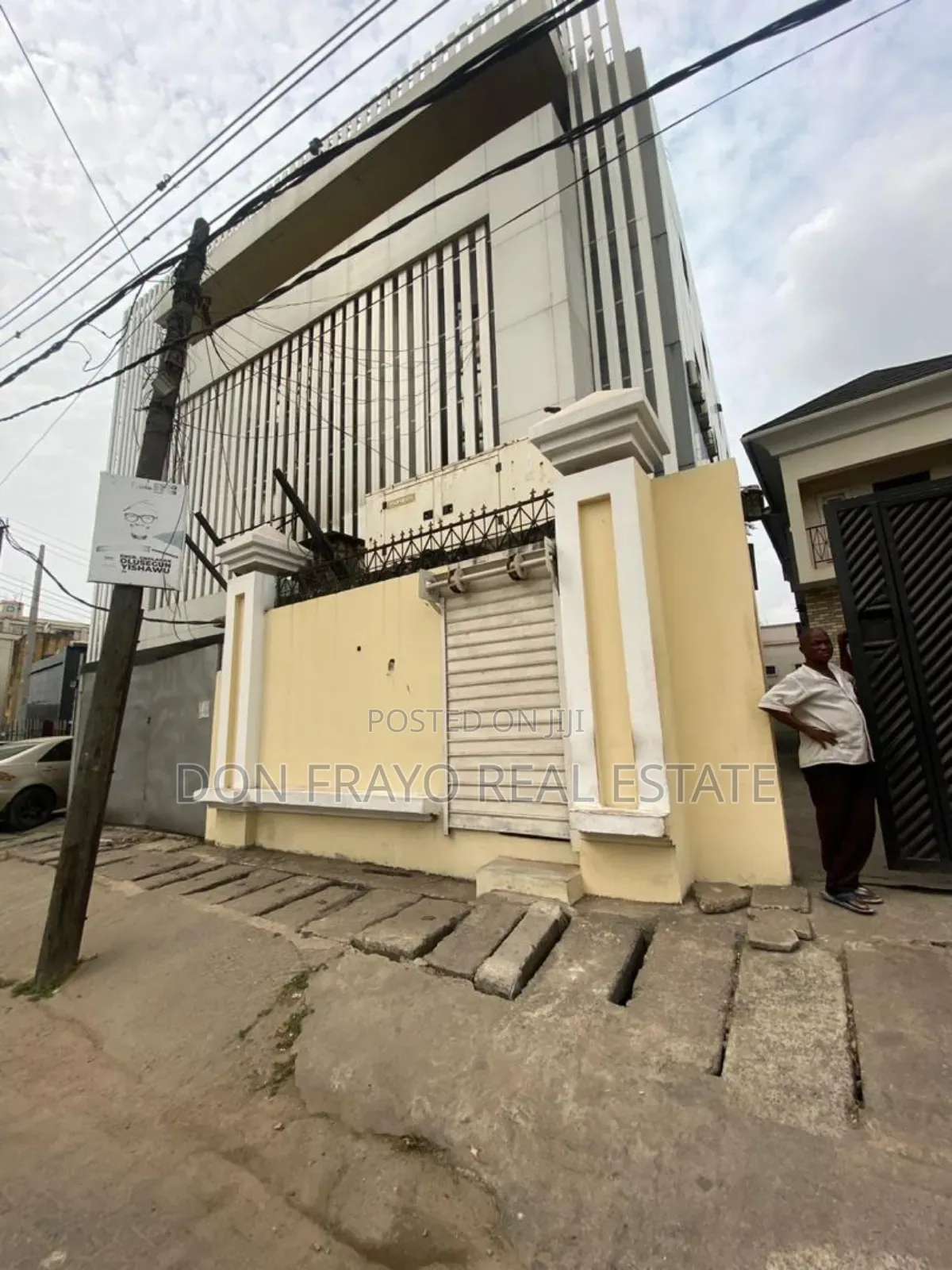 16bdrm Townhouse/Terrace in Off Adeola Odeku, Victoria Island for sale in Victoria Island