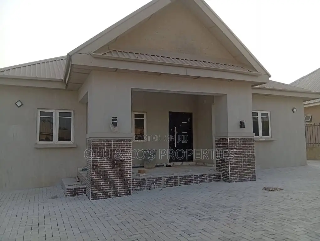 3bdrm Bungalow in Von Garden City, Lugbe District for rent in Lugbe District