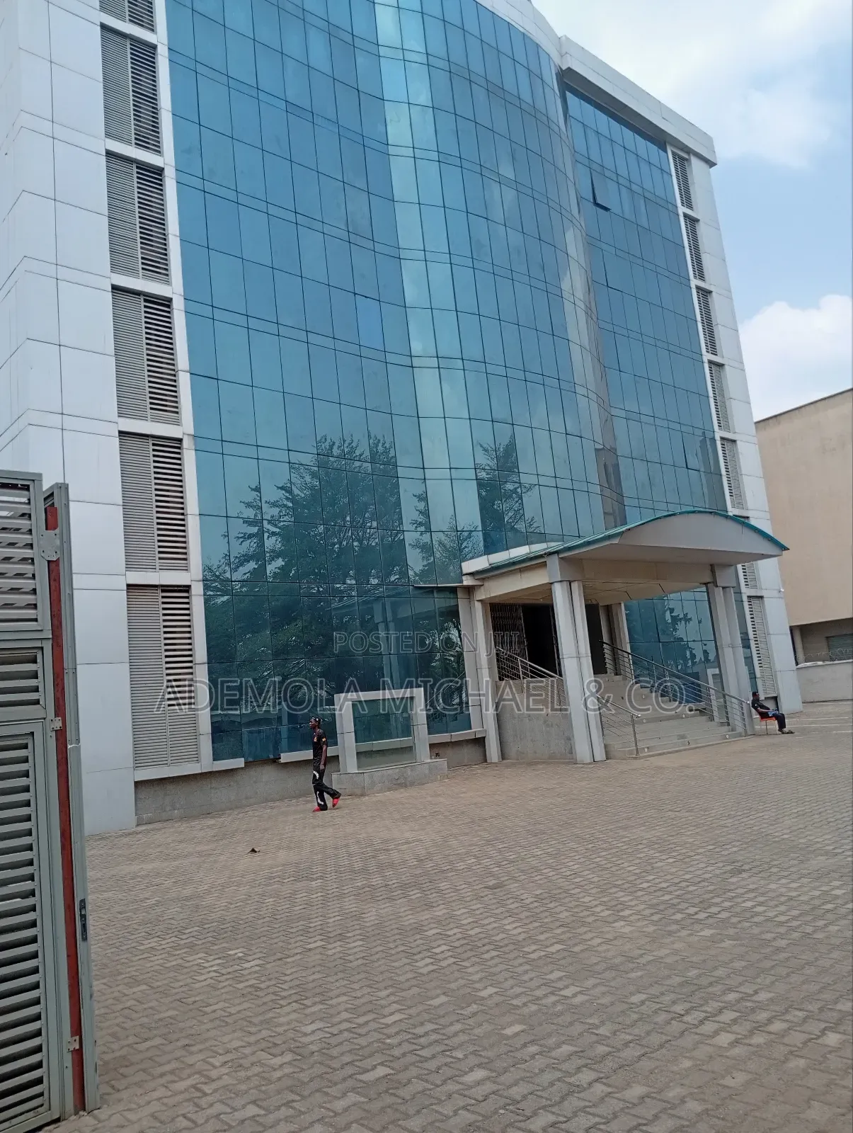 Office Building 8 Floors for Sale in Gudu