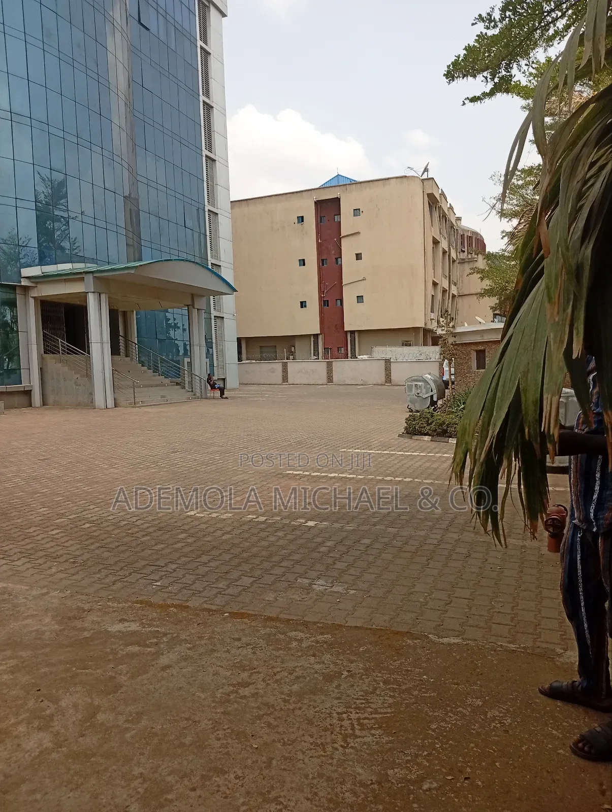 Office Building 8 Floors for Sale in Gudu
