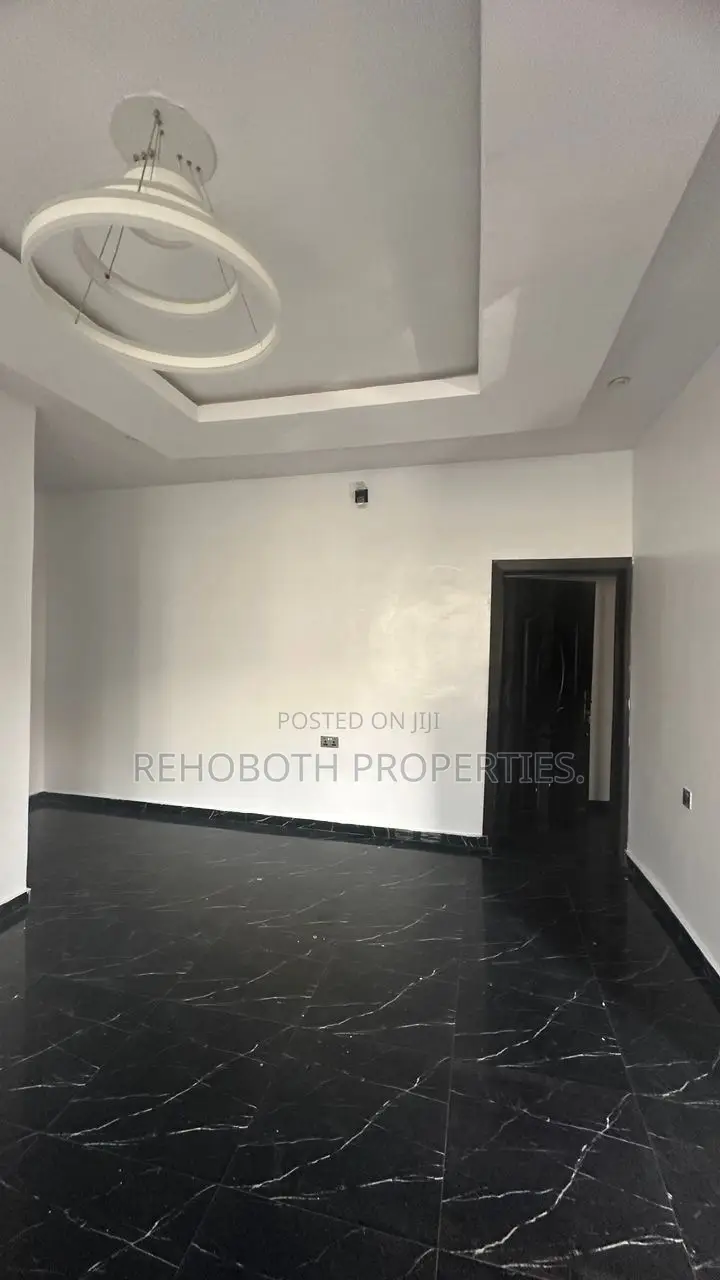 12bdrm Block of Flats in Skyview Estate, Ido for sale in Ido