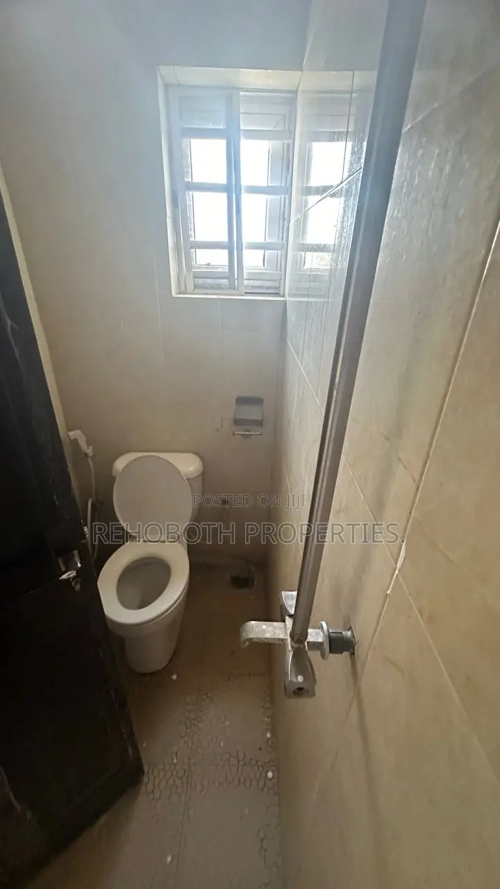 12bdrm Block of Flats in Skyview Estate, Ido for sale in Ido