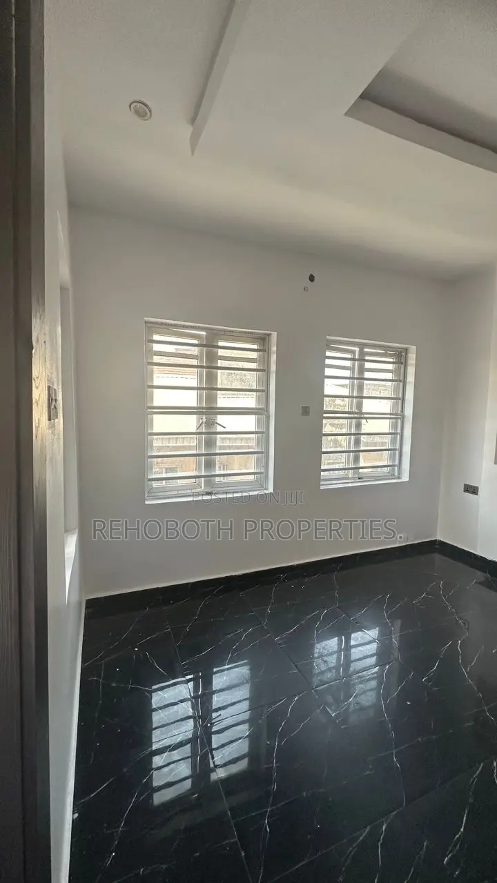 12bdrm Block of Flats in Skyview Estate, Ido for sale in Ido