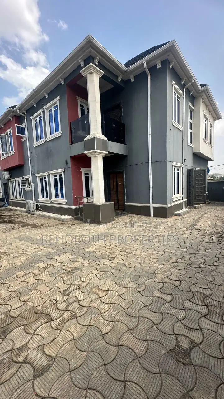 12bdrm Block of Flats in Skyview Estate, Ido for sale in Ido