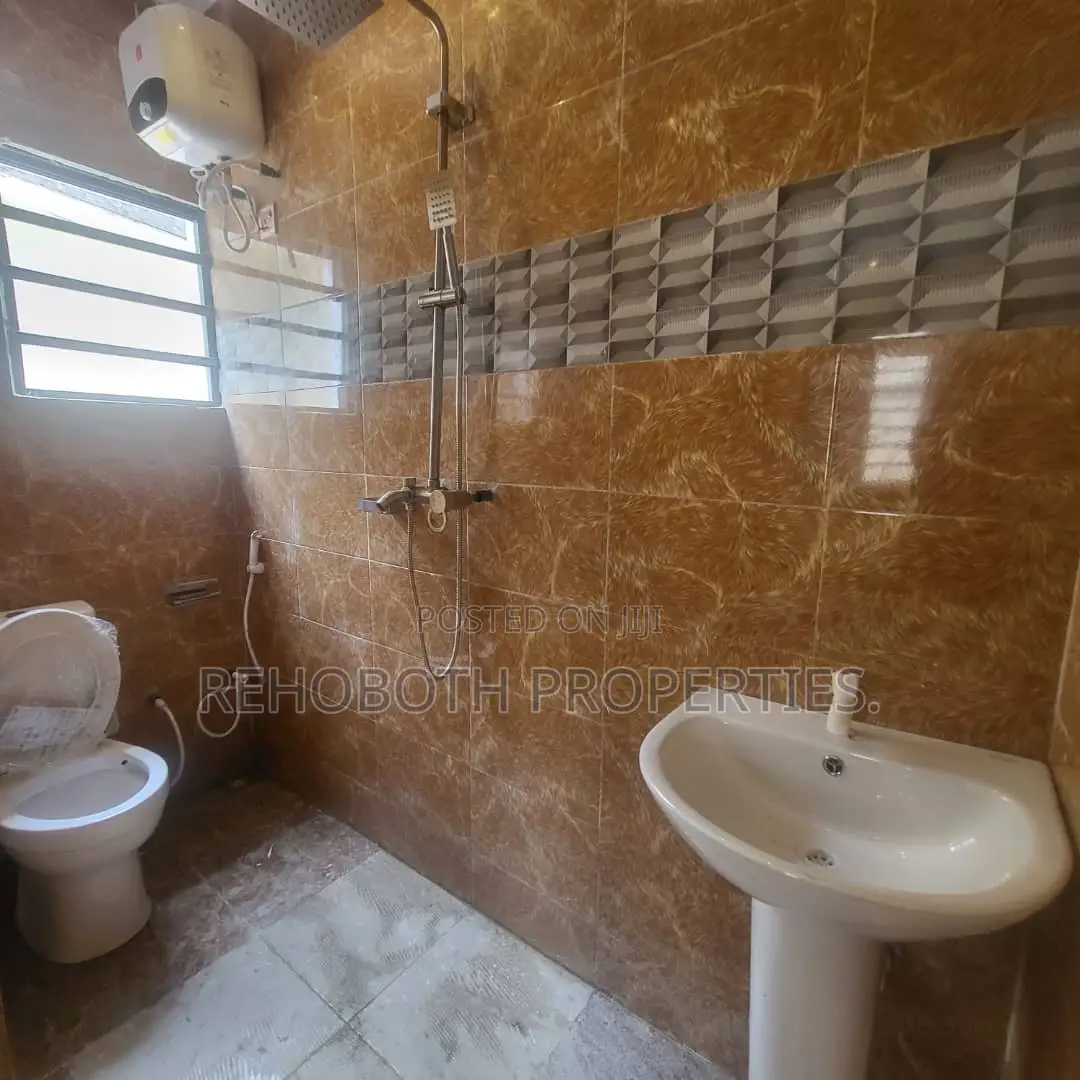 3bdrm Bungalow in Olateju Akuru Estate, Ibadan for sale in Ibadan