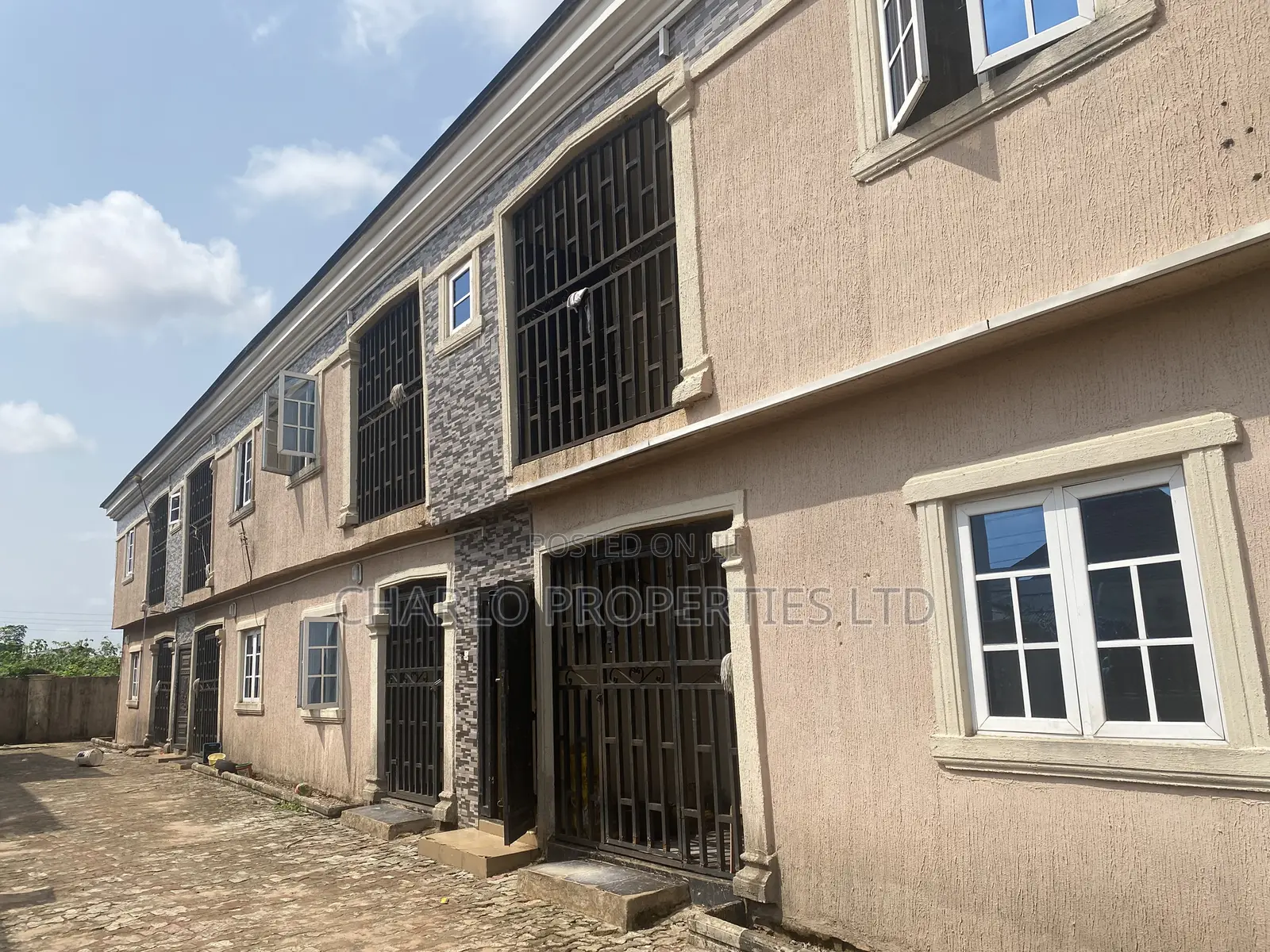 8bdrm Block of Flats in Benin City for sale in Benin City