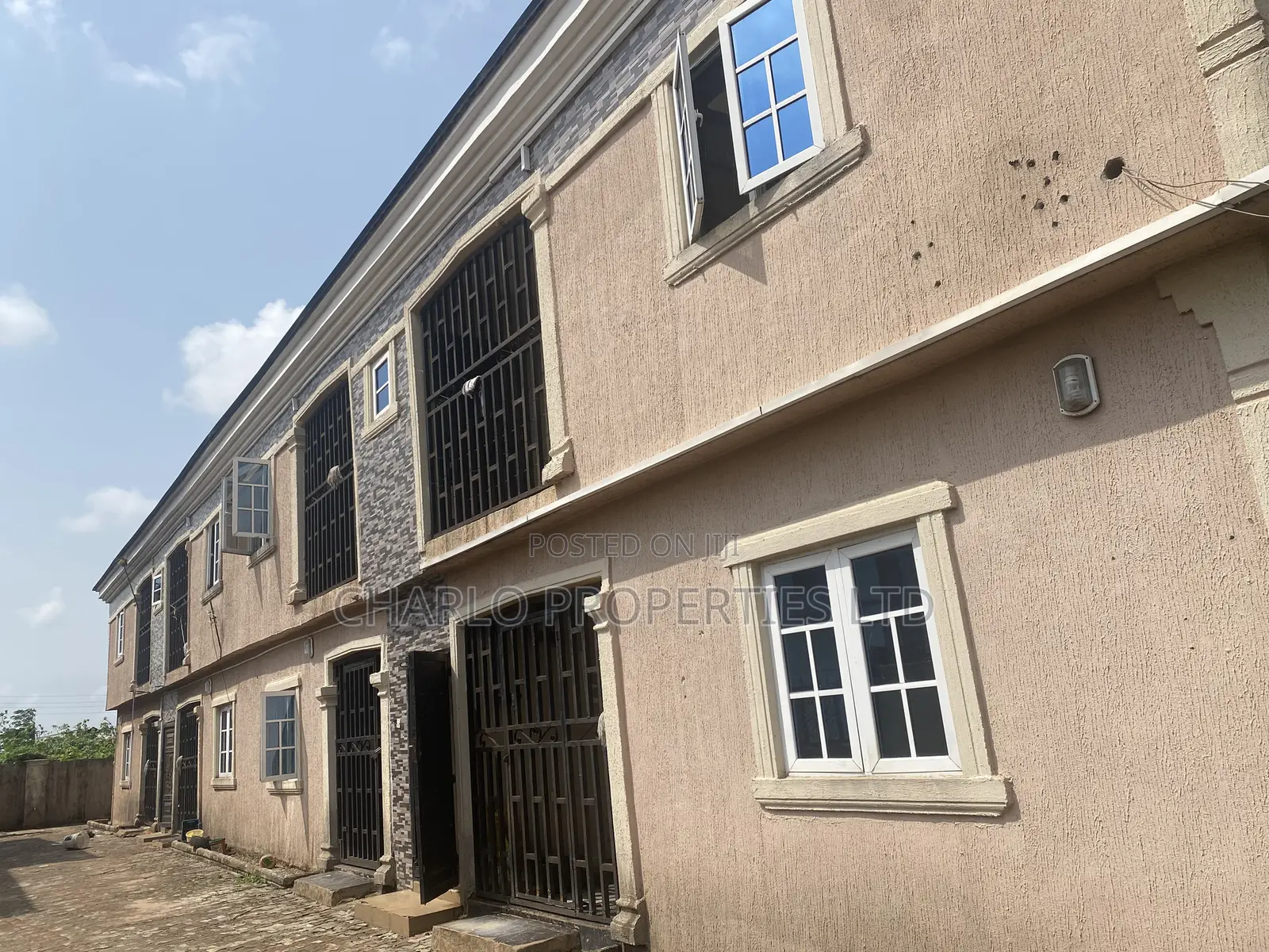 8bdrm Block of Flats in Benin City for sale in Benin City