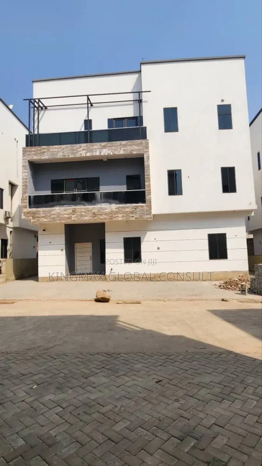 *Distress Sale in Guzape*
6bedrooms Fully Detached Duplex in Guzape District