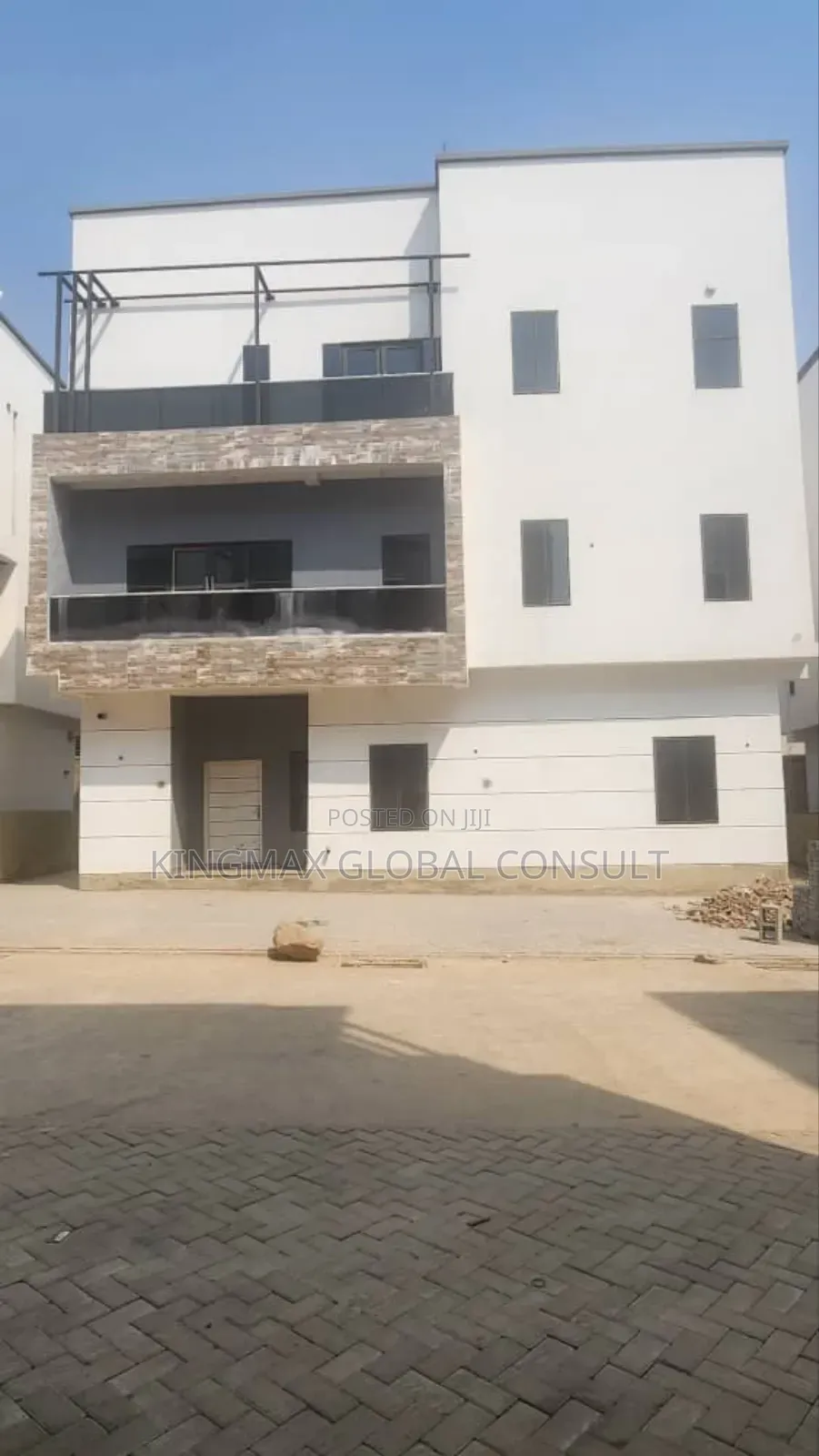*Distress Sale in Guzape*
6bedrooms Fully Detached Duplex in Guzape District