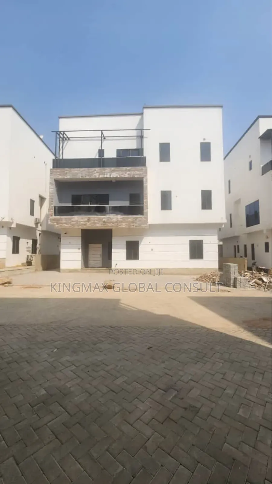 *Distress Sale in Guzape*
6bedrooms Fully Detached Duplex in Guzape District