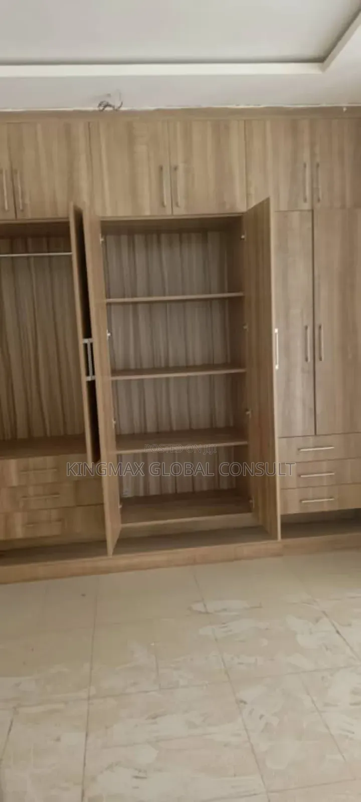 *Distress Sale in Guzape*
6bedrooms Fully Detached Duplex in Guzape District