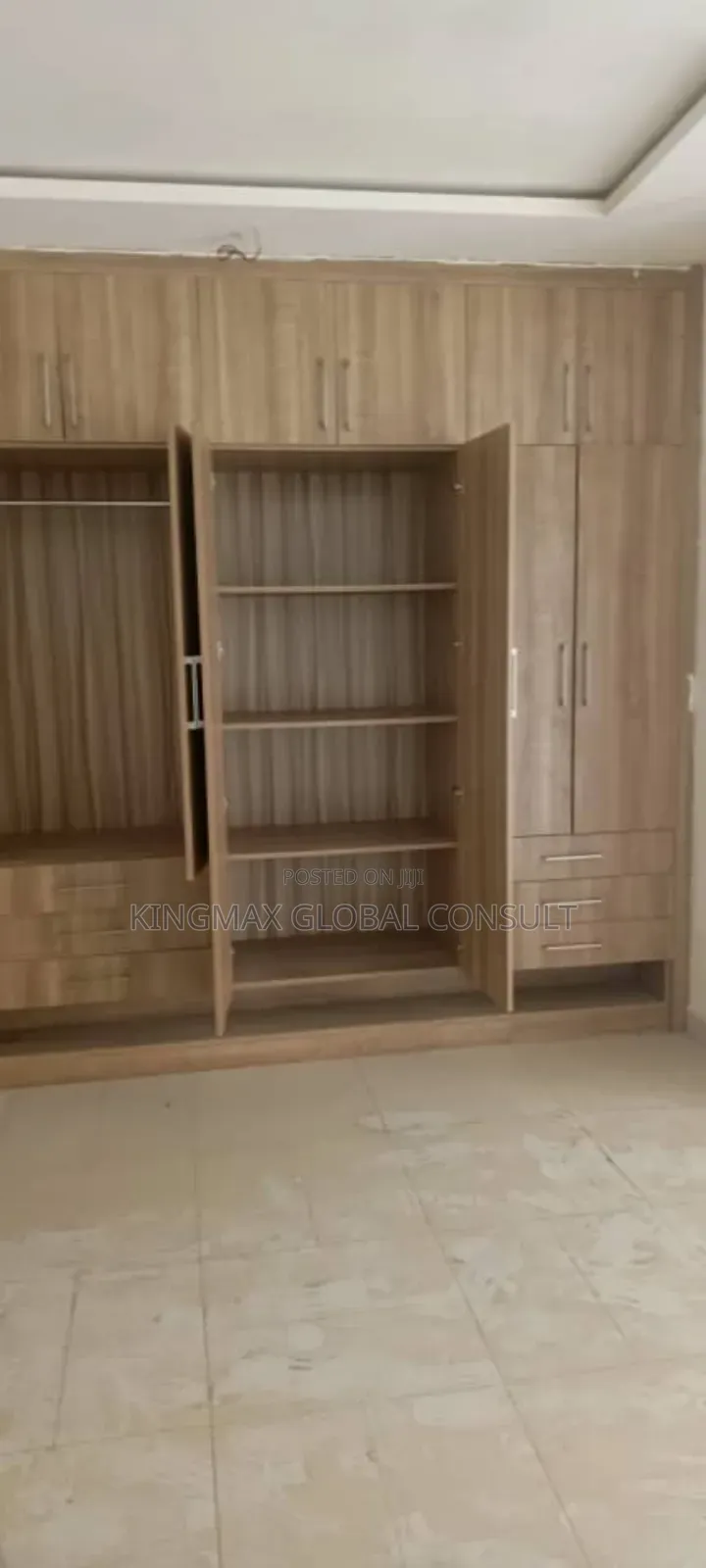 *Distress Sale in Guzape*
6bedrooms Fully Detached Duplex in Guzape District